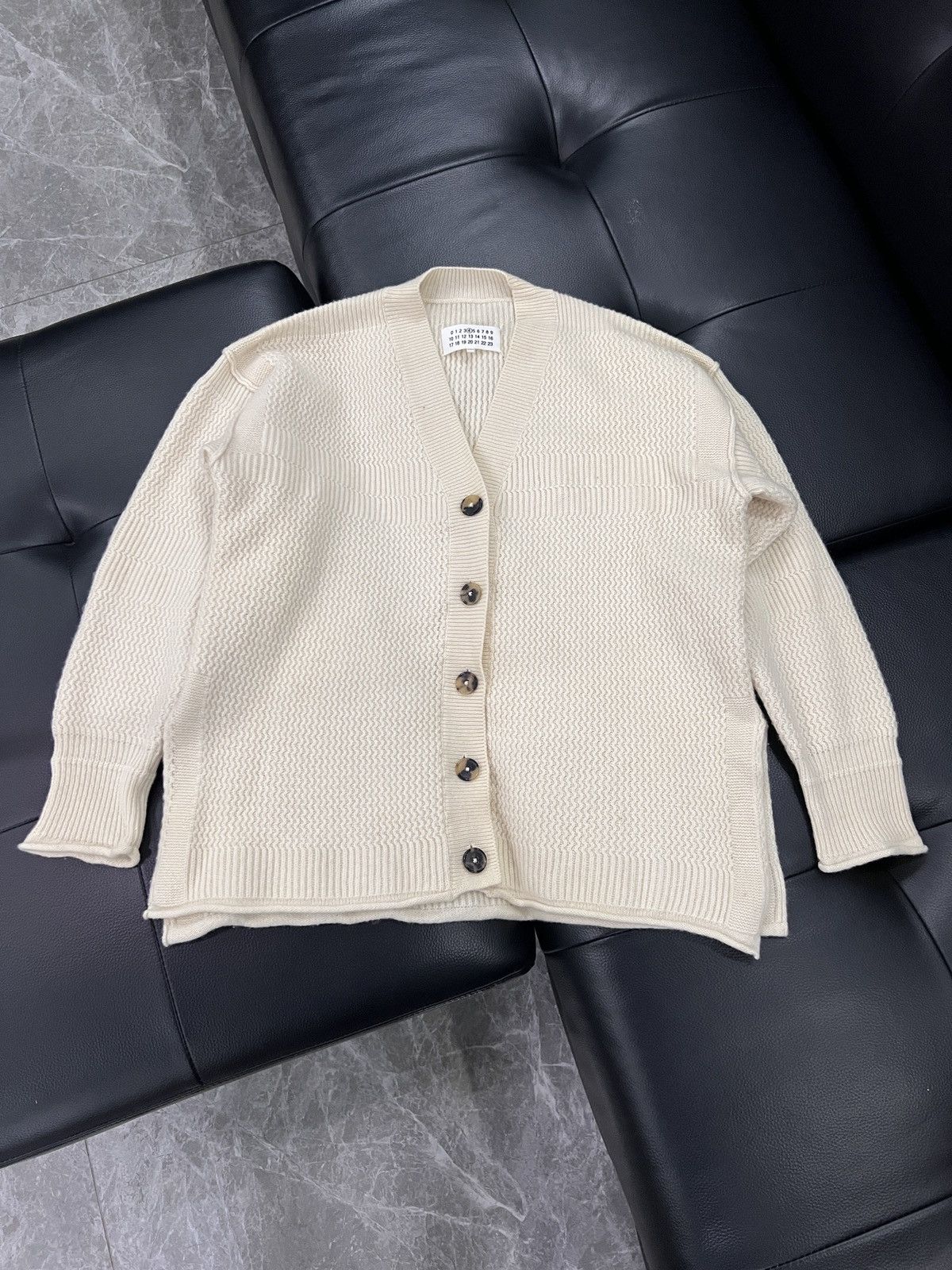 Maison Margiela Maison Margiela SS15 Line 4 Button Knit Cardigan Size US S / EU 44-46 / 1 - 1 Thumbnail