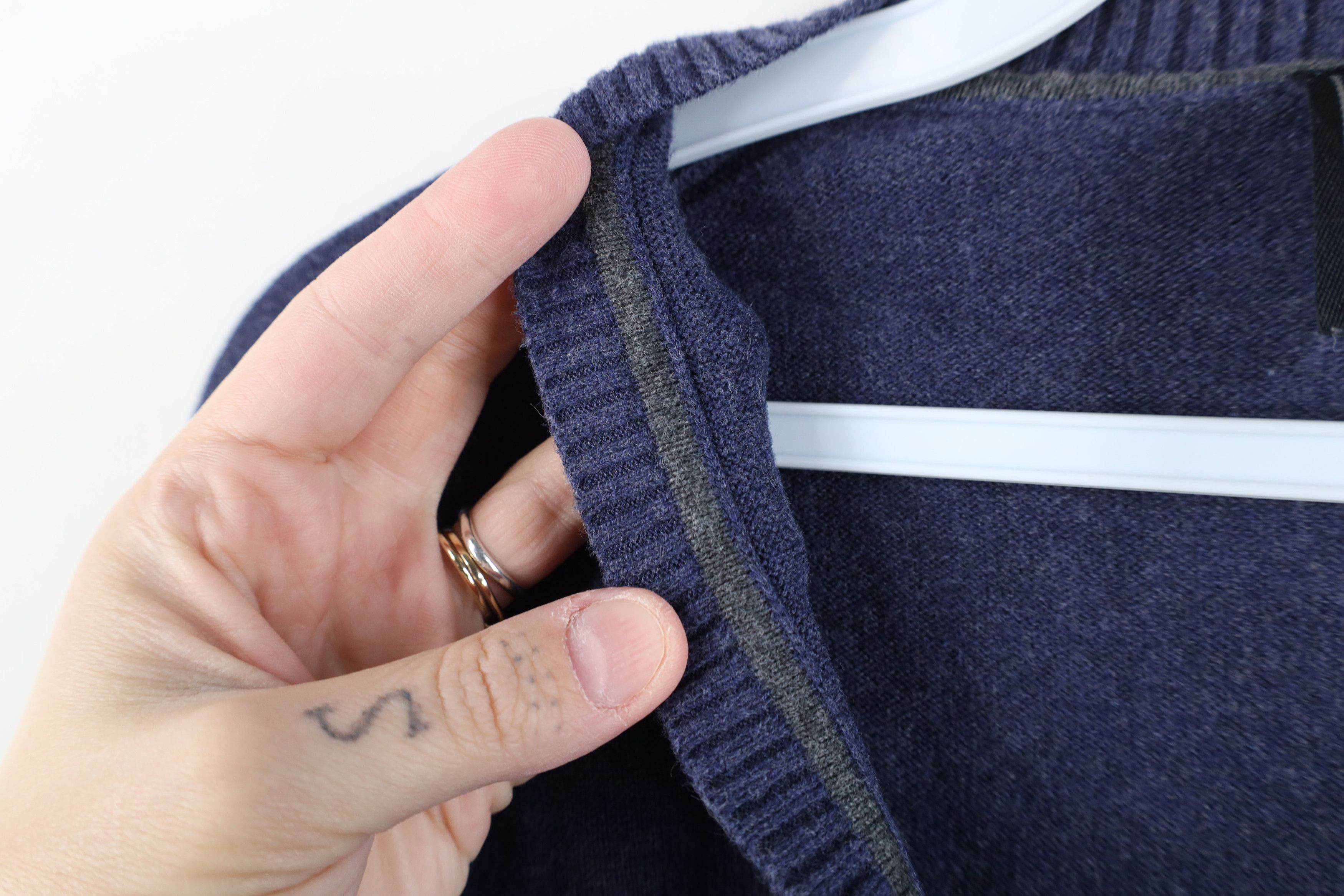 Jos. A. Bank Jos A Bank Traveler Pima Cotton Knit V-Neck Sweater Blue Size US XL / EU 56 / 4 - 6 Thumbnail