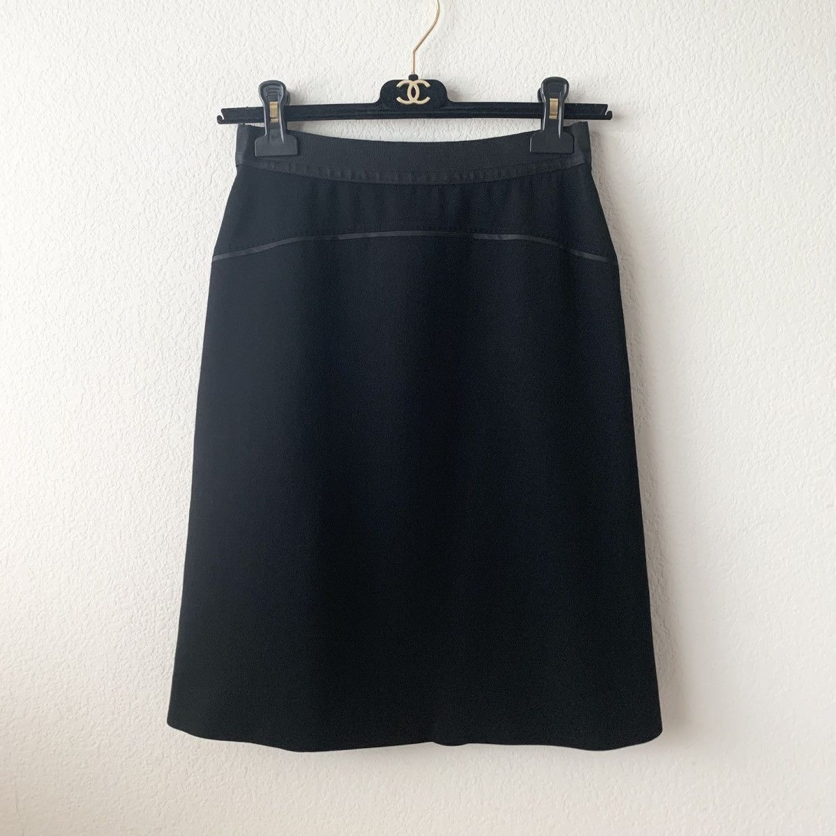 Louis Vuitton Louis Vuitton 100% wool skirt Size 24" / US 00 / IT 34 - 1 Thumbnail