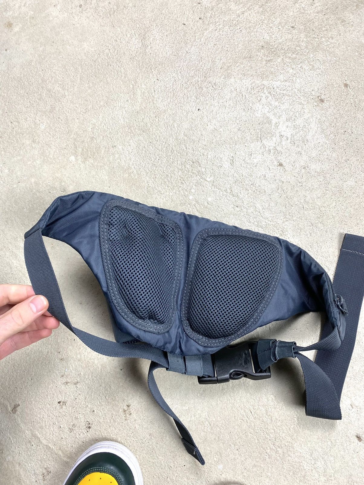 Nike Y2K Vintage Nike Sling Bag Gorpcore Hype Size ONE SIZE - 10 Thumbnail