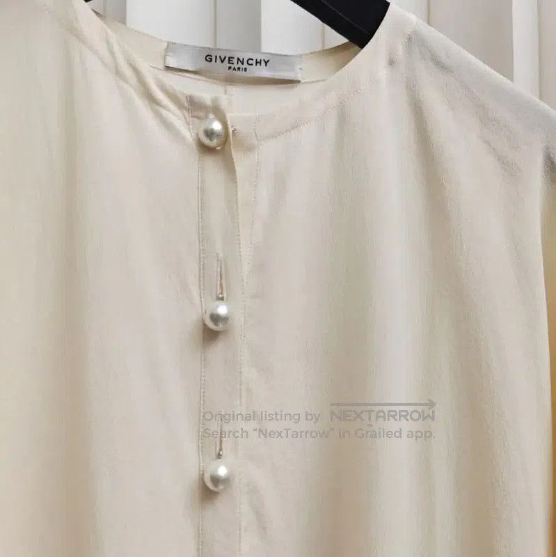 Givenchy Givenchy Summer Cream Silk Short Sleeve Top . Size XS / US 0-2 / IT 36-38 - 5 Thumbnail
