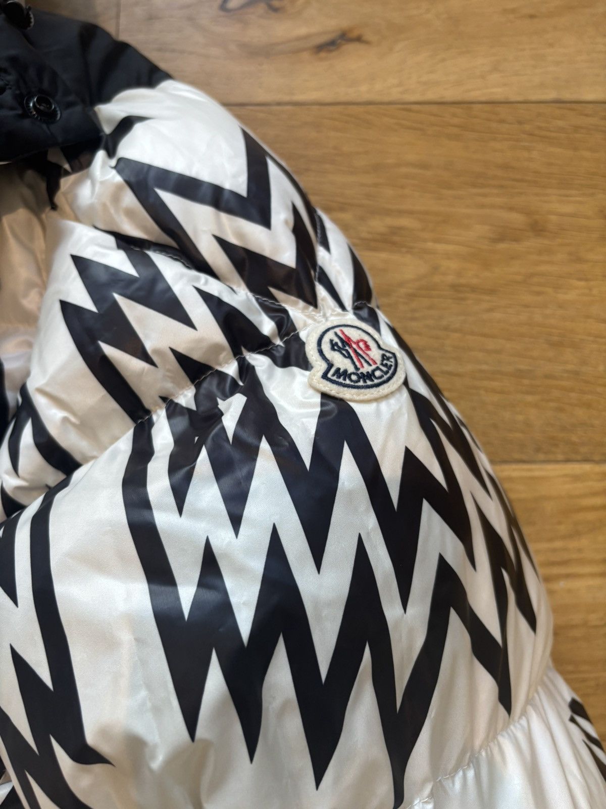 Moncler MONCLER REVERSIBLE PRINT HORDELYME GIUBBOTTO - SIZE 4 Size US XL / EU 56 / 4 - 8 Thumbnail