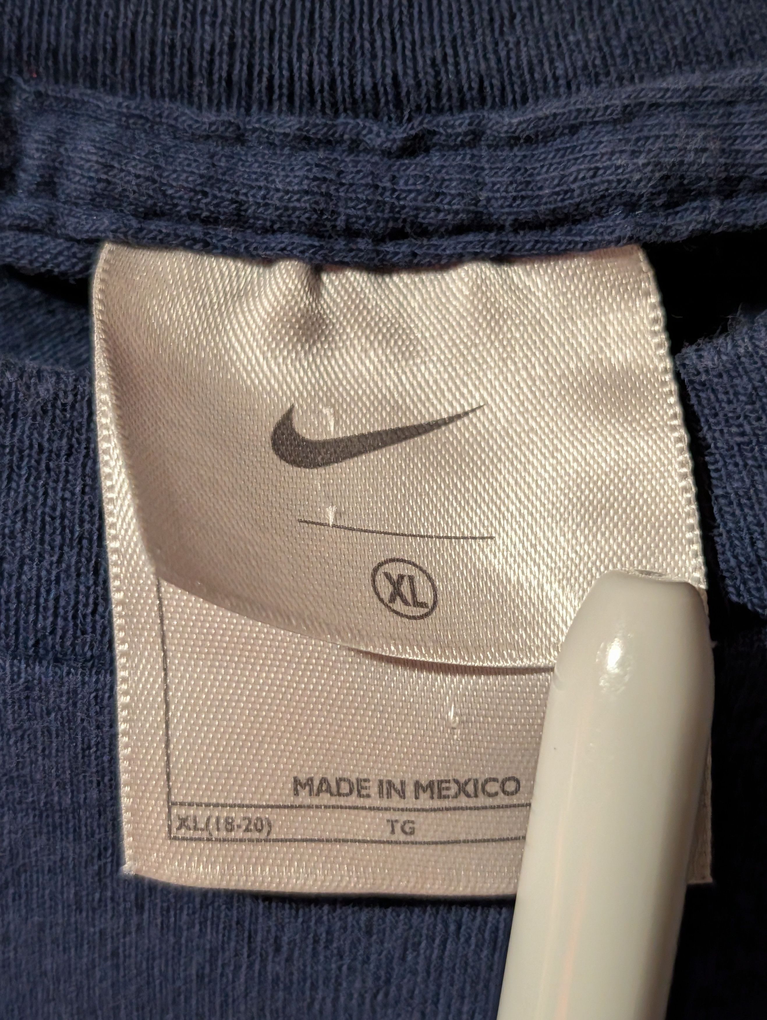 Nike Nike Long Sleeve Shirt Kids XL Vintage Box Logo Tee Size US XL / EU 56 / 4 - 4 Thumbnail