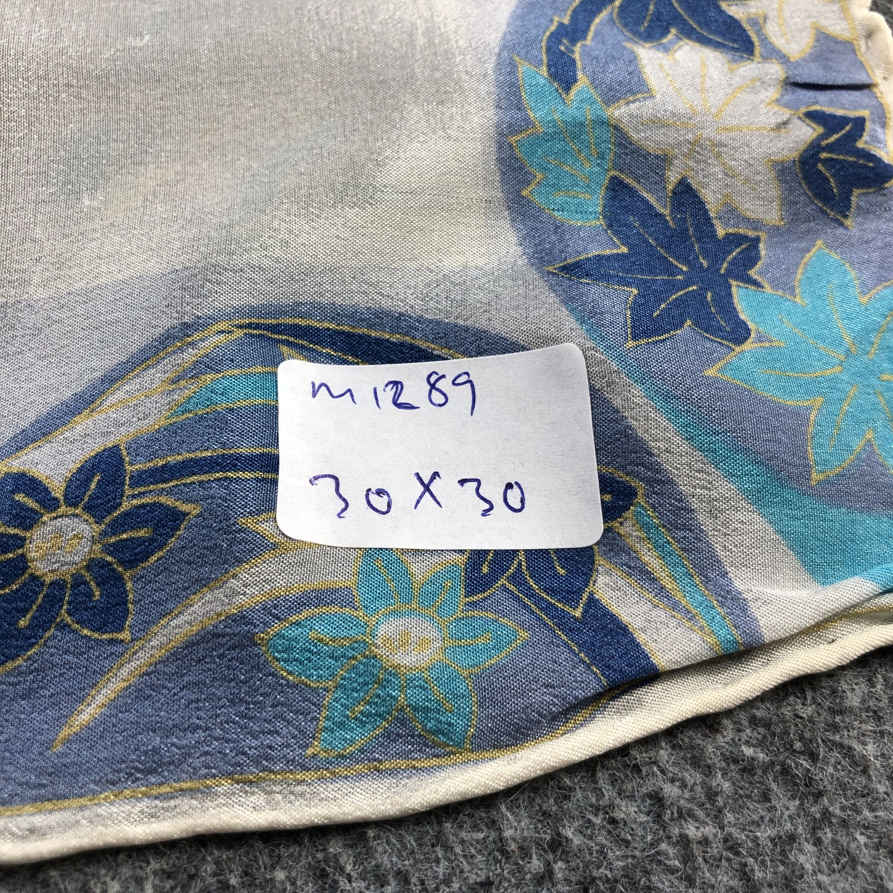 Vintage Vintage Luxury Floral Hand Rolled Silk Scarf M1289 Size ONE SIZE - 14 Thumbnail