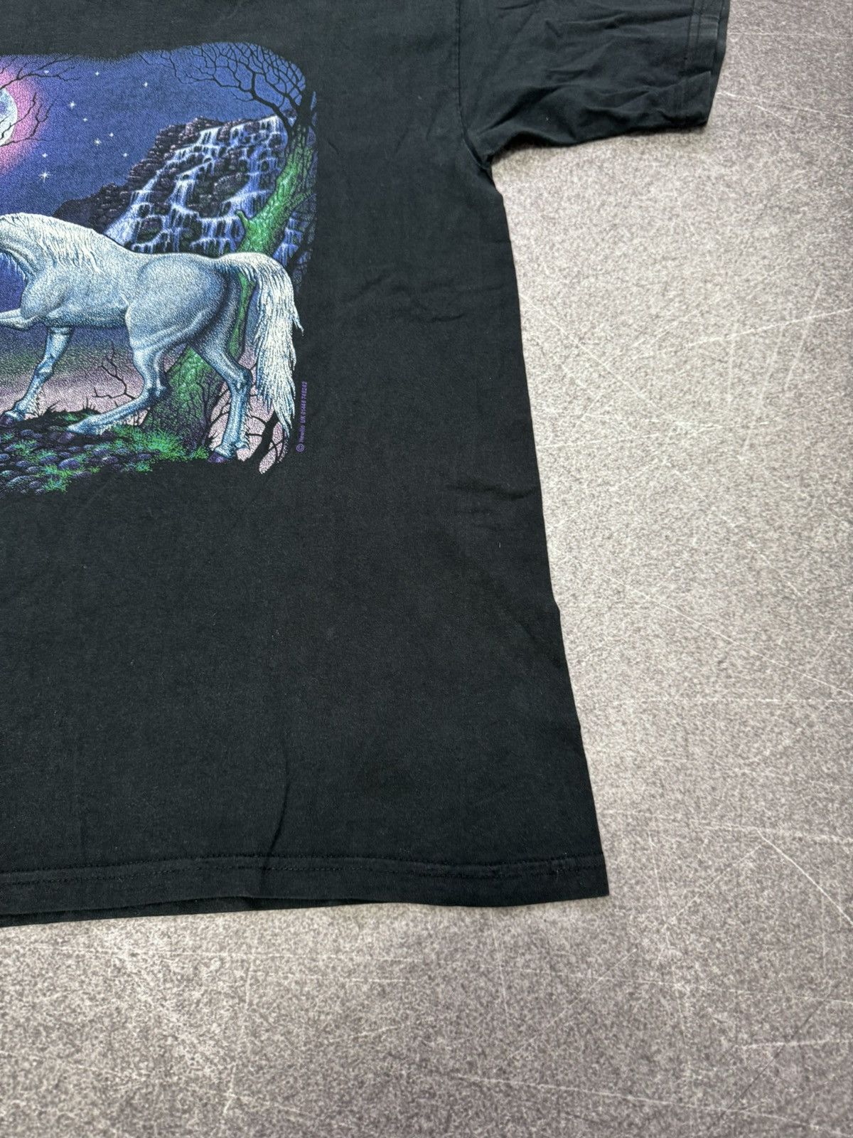 Vintage Unicornis Vintage 90s Hewlin Design T Shirt Size US L / EU 52-54 / 3 - 4 Thumbnail