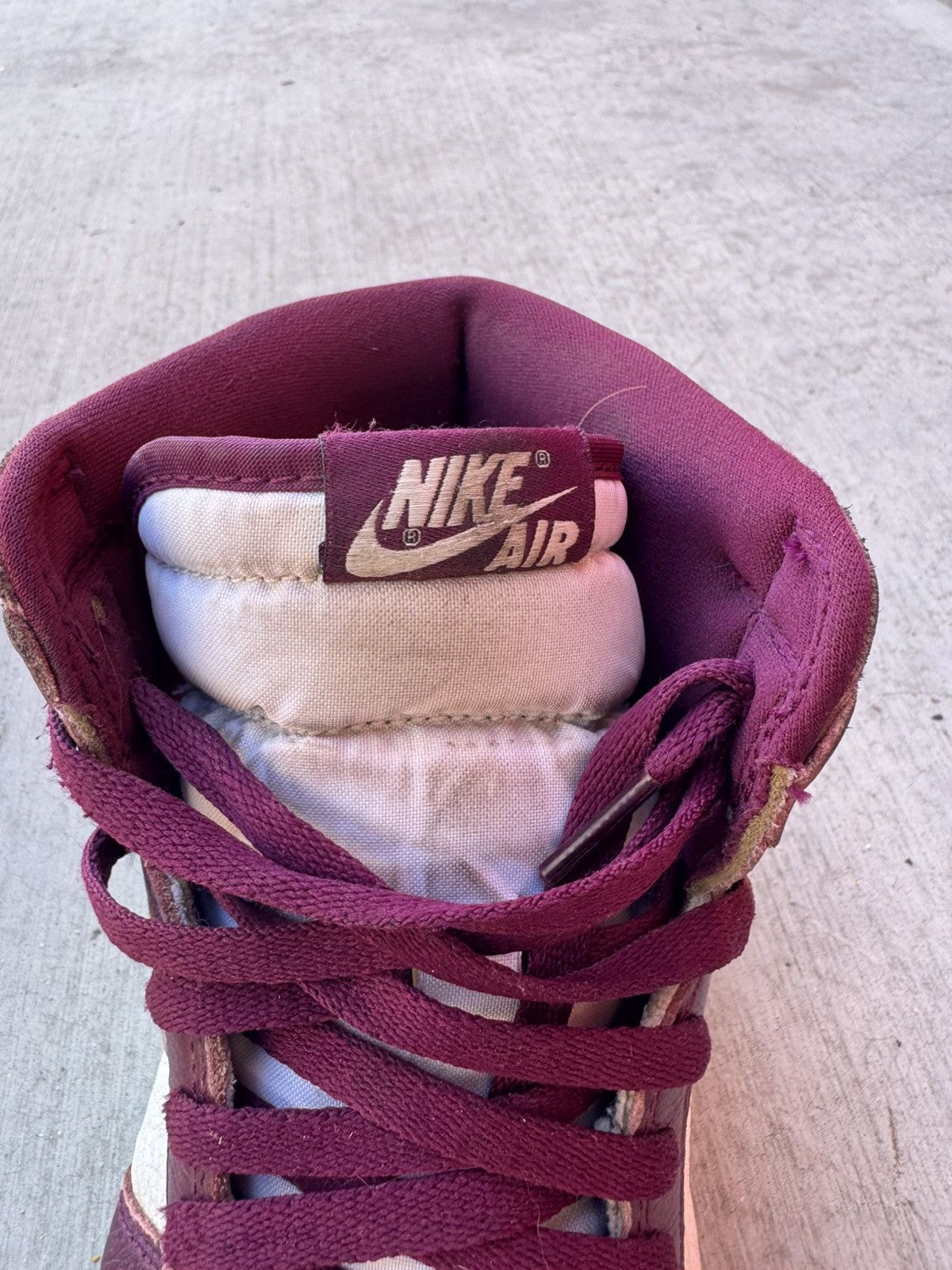 Jordan Brand JORDAN 1 RETRO HIGH OG BORDEAUX SIZE 12 Size US 12 / EU 45 - 6 Thumbnail