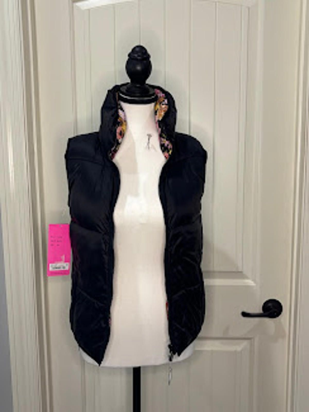 Other 10. Betsy Johnson Reversible Floral/Black Vest NWT Size XS Size XS / US 0-2 / IT 36-38 - 3 Thumbnail