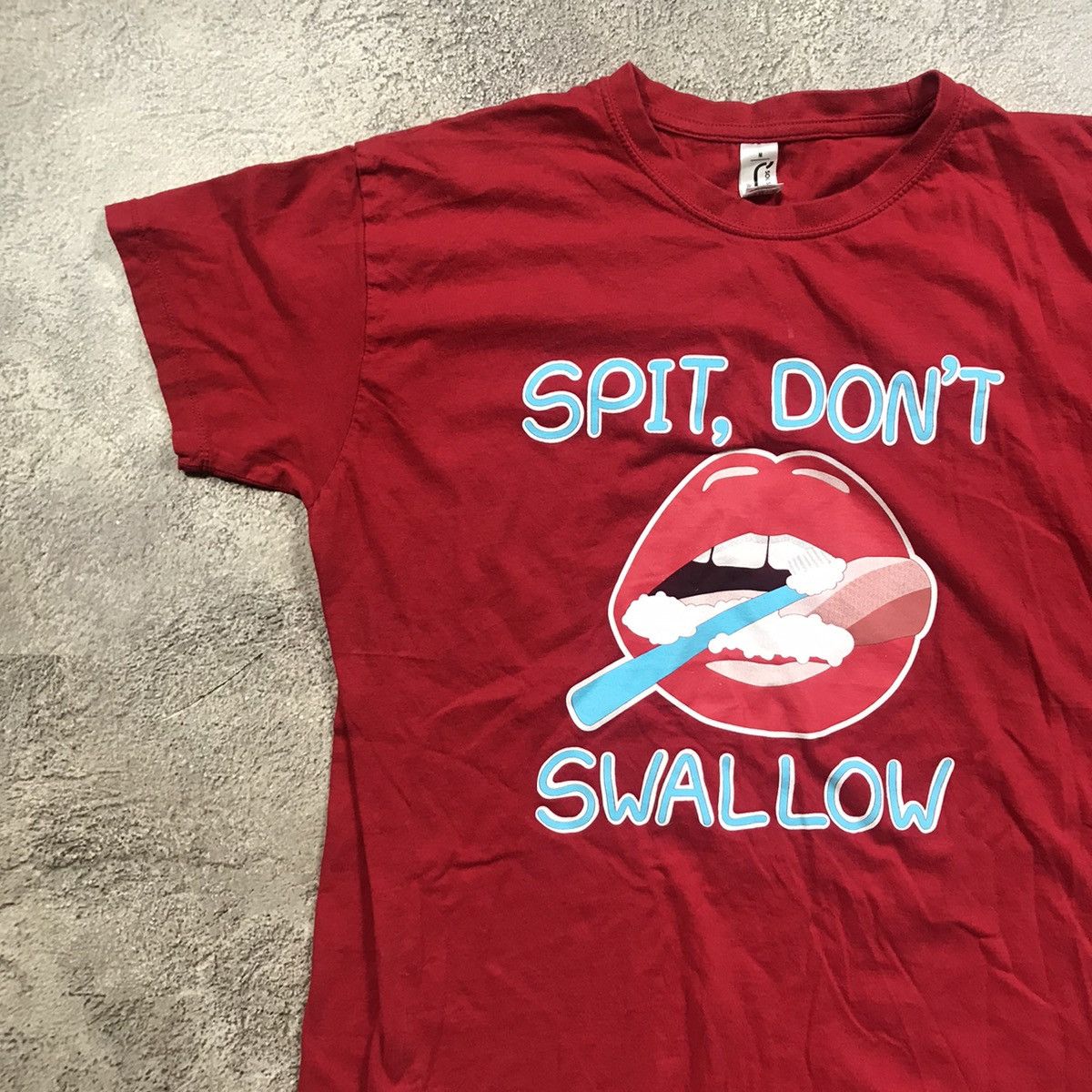 Vintage Y2K Spit Dont Swallow Graphic Tee Streetwear Red Baggy M Size US M / EU 48-50 / 2 - 2 Thumbnail