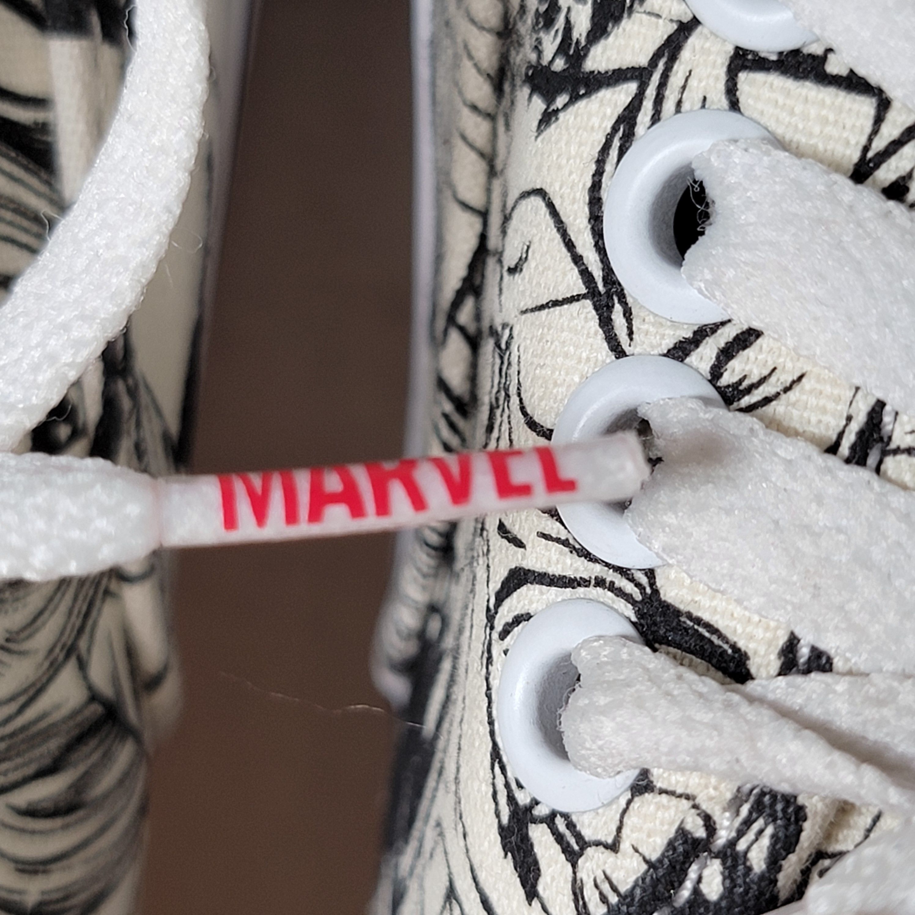 Vans Vans X Marvel Avengers Women Low Top - 6.5 (Men) 8 (Women) Size US 8 / IT 38 - 6 Thumbnail