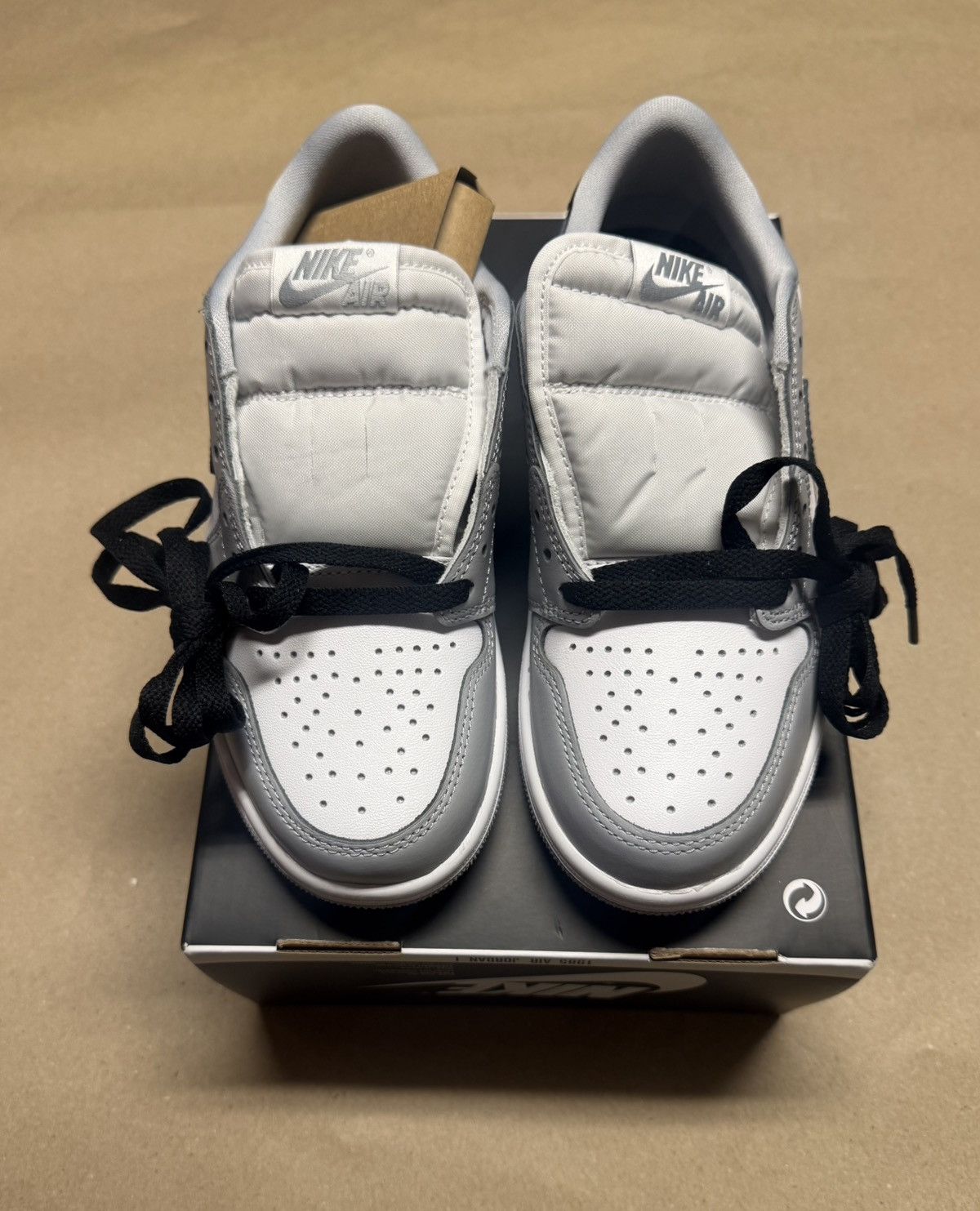 Jordan Brand Nike Air Jordan 1 Retro Low OG Barons Mens size 5 Rare NEW! Size US 5 / EU 37 - 3 Thumbnail