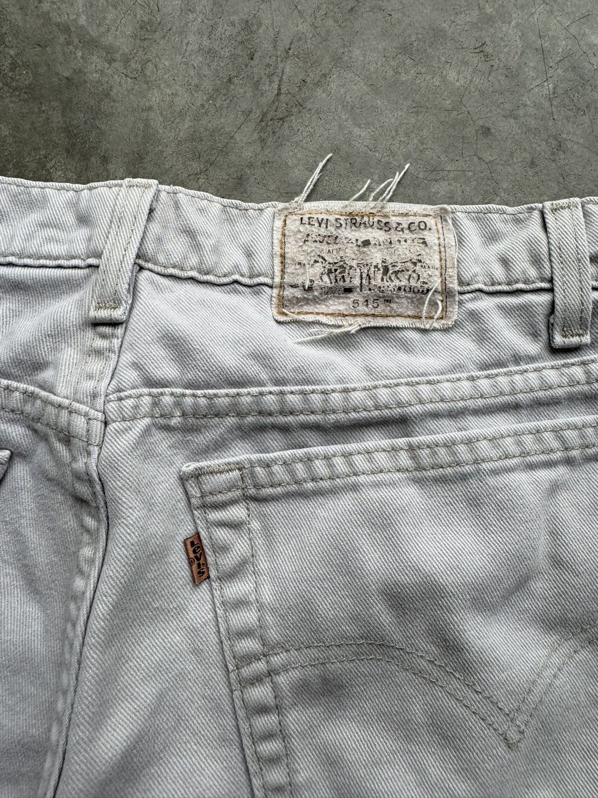 Levi's Vintage 90’s/2000’s Levi’s 545 Whote Distressed Jorts Size US 36 / EU 52 - 2 Thumbnail