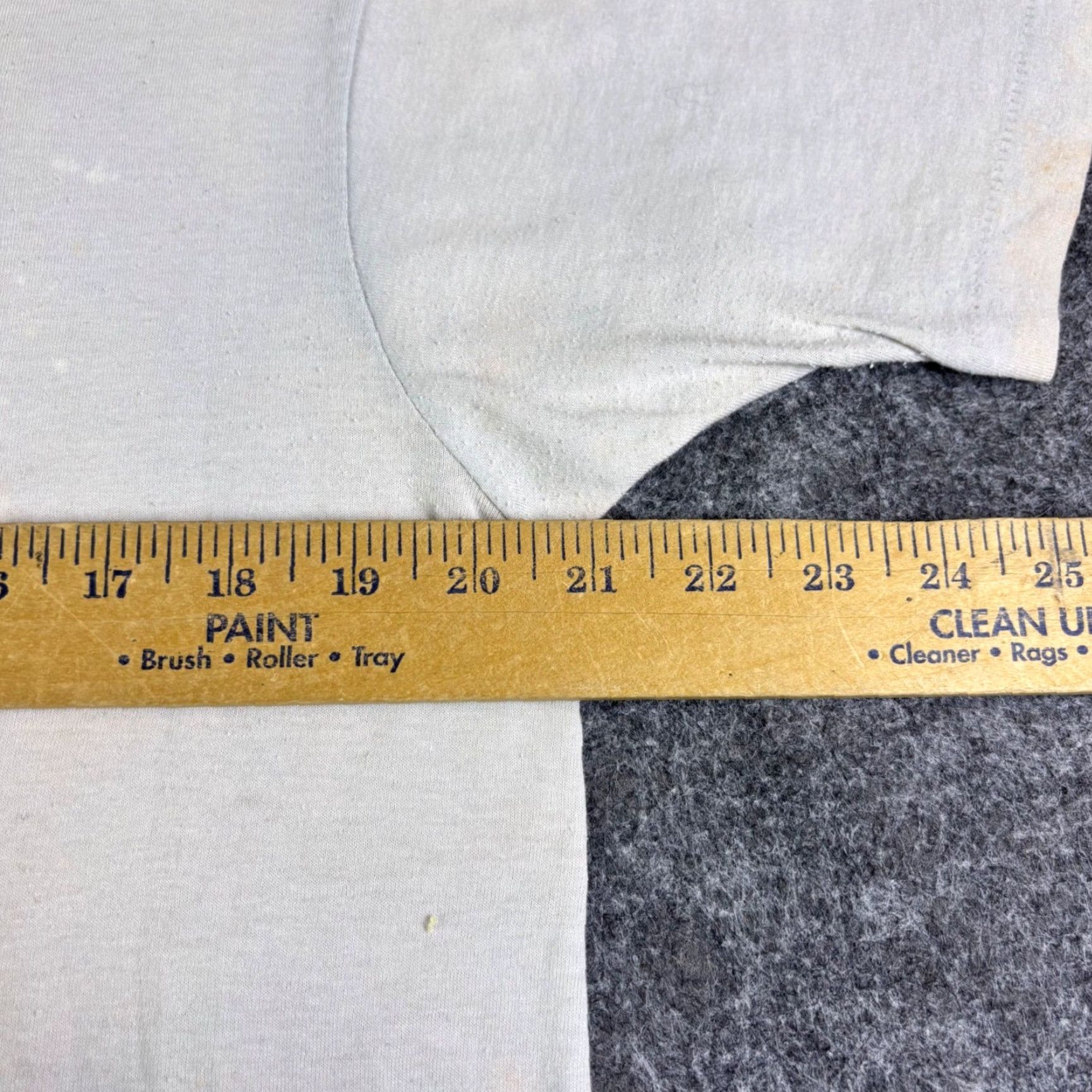CHOCOOLATE VINTAGE Hershey's Milk Chocolate T Shirt XL White Single Stitch Distressed 80s Mens Graphic Tee Short Sleeve Grunge U.S. Cotton Blend 1980s Size US XL / EU 56 / 4 - 4 Thumbnail