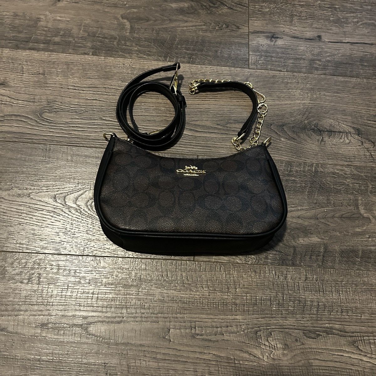 Coach Coach Signature Canvas Crescent / Half-Moon Shoulder Bag Size ONE SIZE - 1 Thumbnail