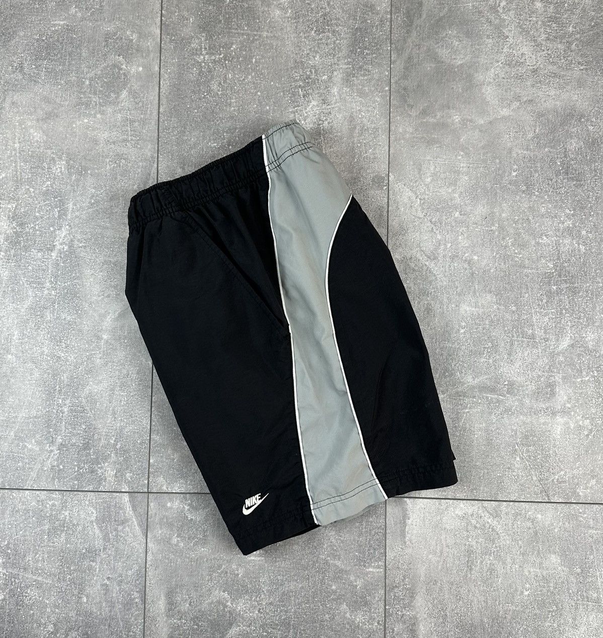 Nike Nike Small Swoosh Logo Retro Shorts Size US 30 / EU 46 - 8 Thumbnail