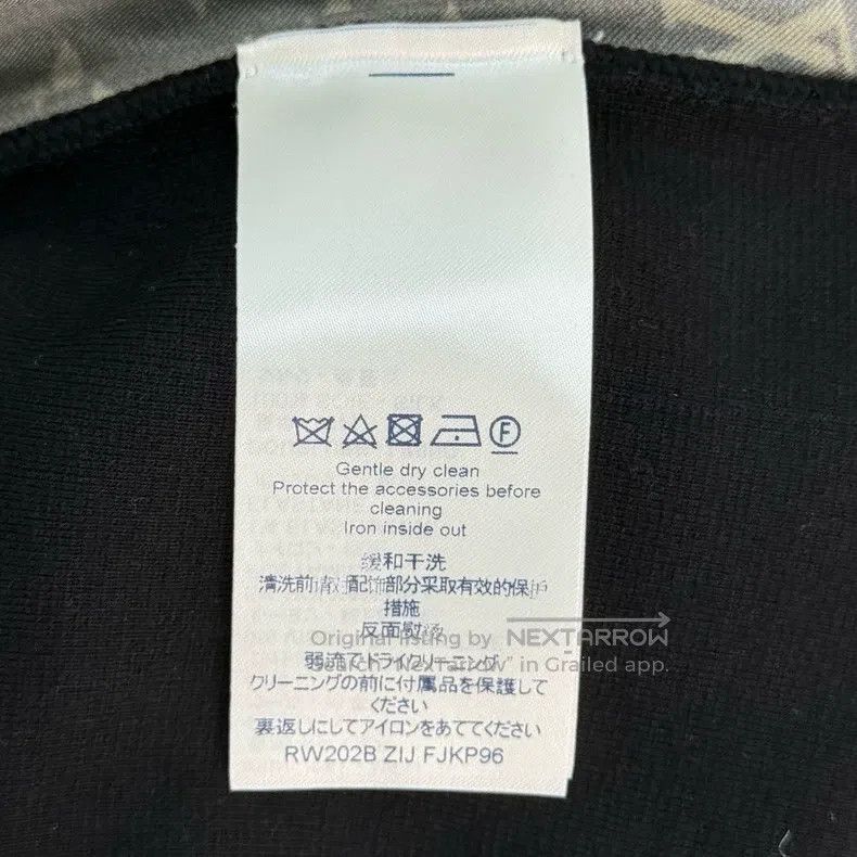 Louis Vuitton Louis Vuitton size xs Black, red and blue contrasting half Size US 28 / EU 44 - 6 Thumbnail