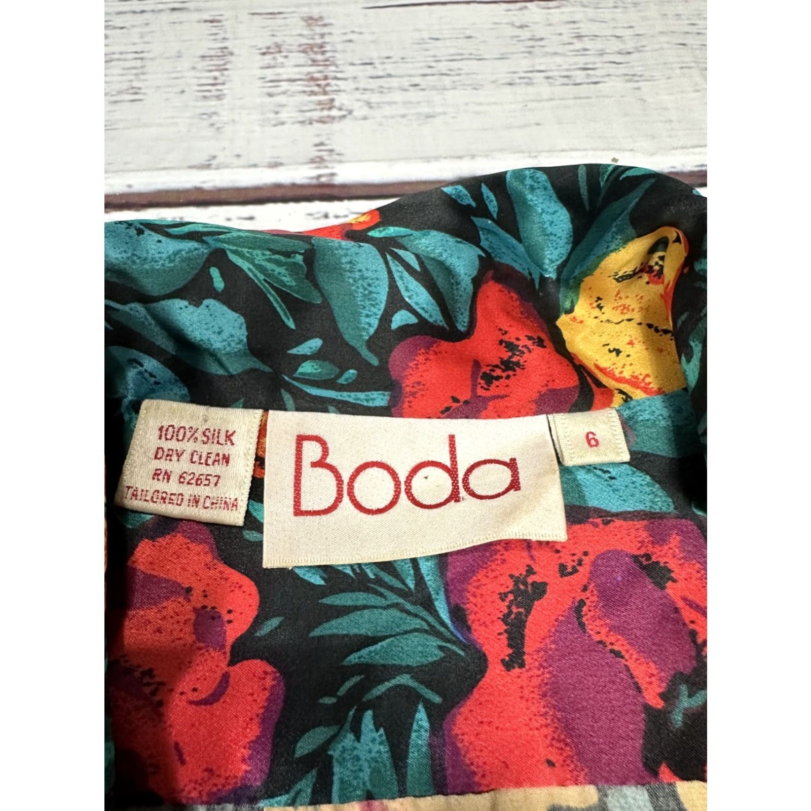 Vintage VINTAGE Boda Floral Green Red Silk Blouse Shirt Long Sleeve Shoulder Pads Sz 6 Size M / US 6-8 / IT 42-44 - 4 Thumbnail