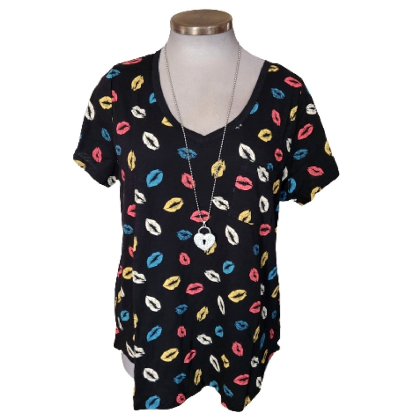 Torrid TORRID ☆ MUTI-COLOR KISSES ☆ CLASSIC SLUB TEE 2x ☆ NWOT Size XXL / US 16-18 / IT 52-54 - 2 Thumbnail