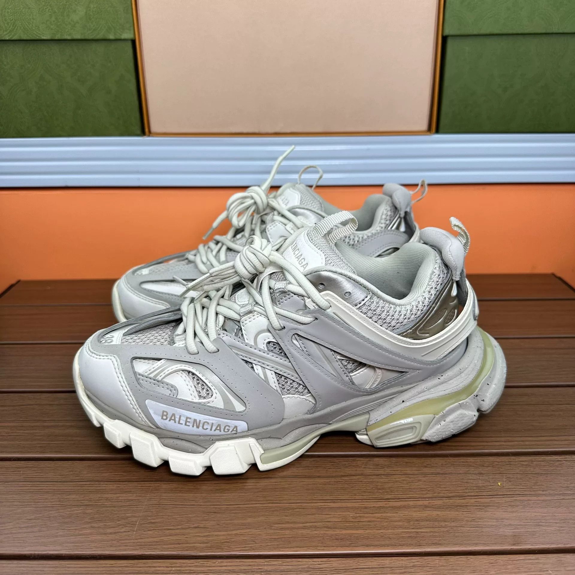 Balenciaga Balenciaga Brown Lowtop Sneakers it_38 Women Size US 8 / IT 38 - 1 Thumbnail