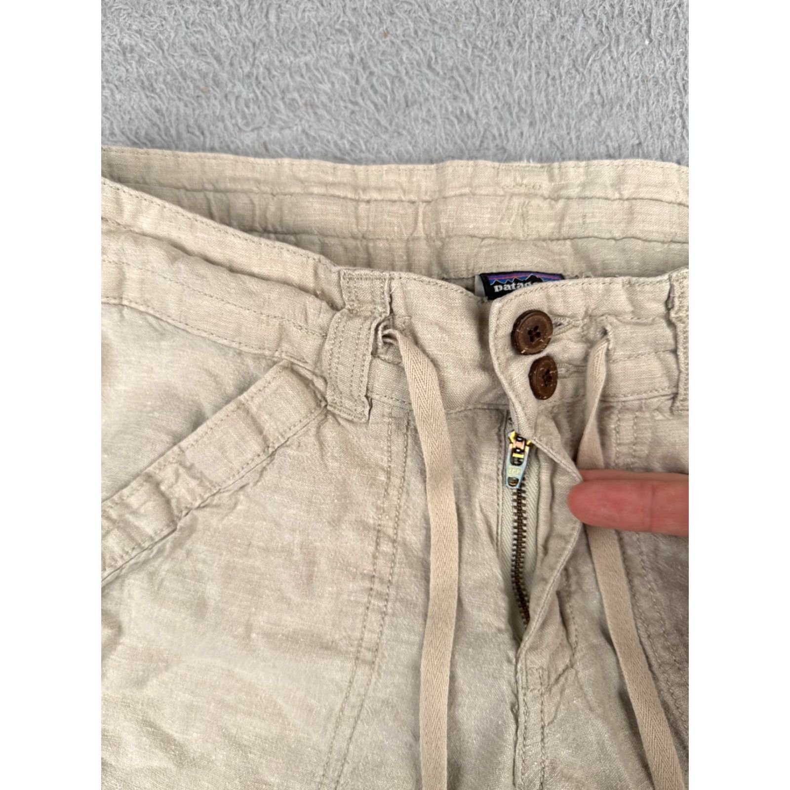 Patagonia Patagonia Shorts Women 4 Beige Hemp Cotton Blend Cargo Hiking Camp Beach 28x7 Cargo Pocket Zipper Logo Investigate? Size 27" / US 4 / IT 40 - 6 Thumbnail