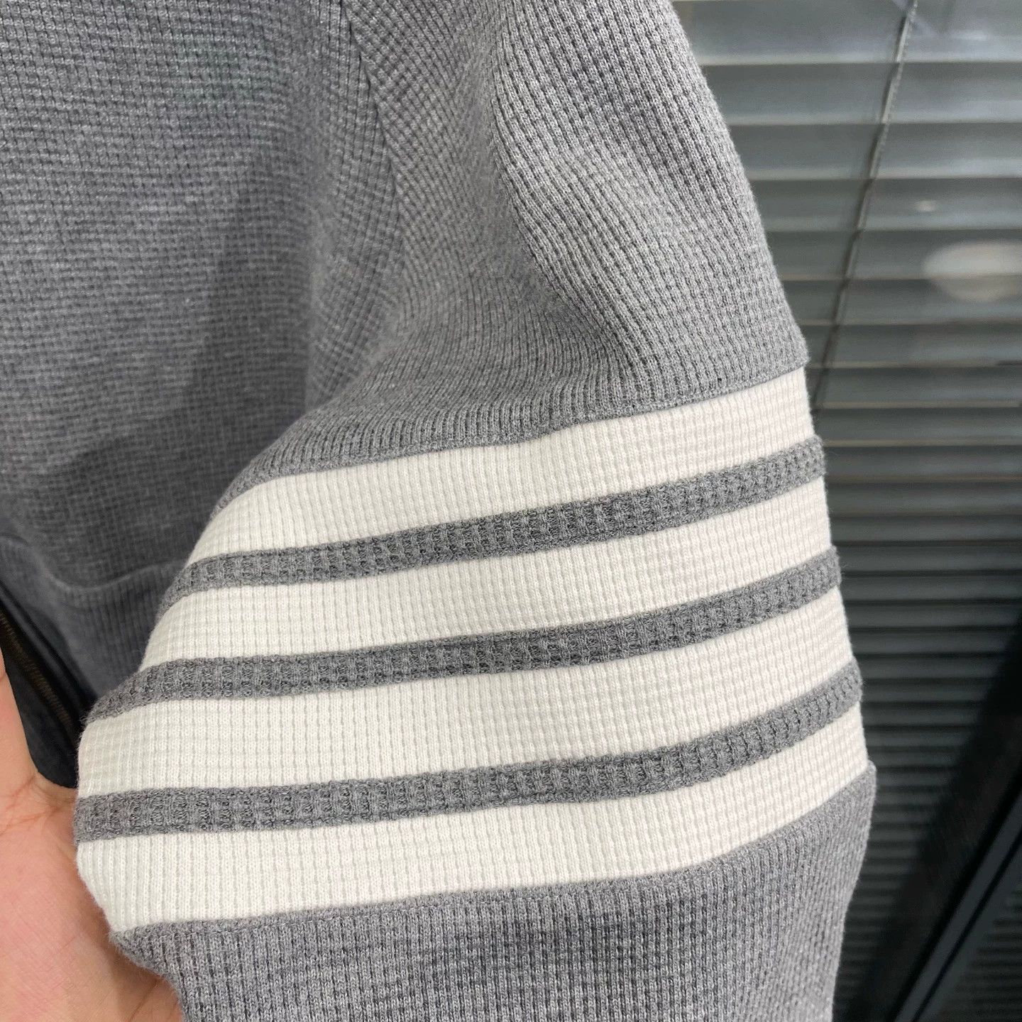 Thom Browne Thom Browne Gray 4-Stripe Waffle Knit Zip-Up Jacket 4 Size XL / US 12-14 / IT 48-50 - 4 Thumbnail