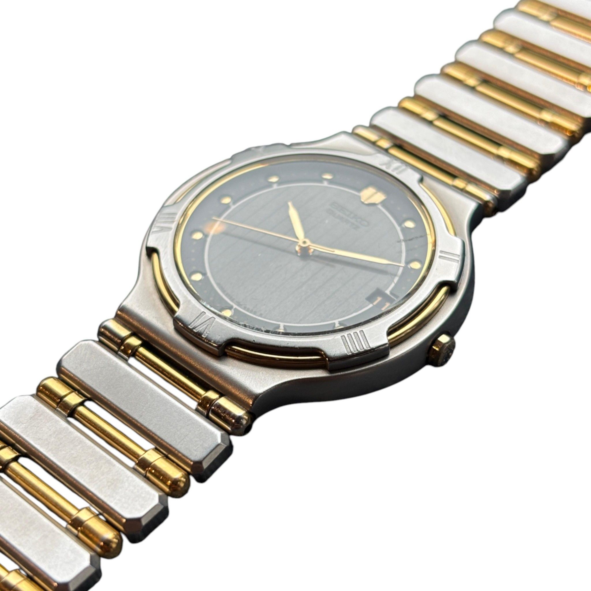Seiko Seiko 5P22-6020 Two Tone Guiloche Dial Size 36 - 3 Thumbnail