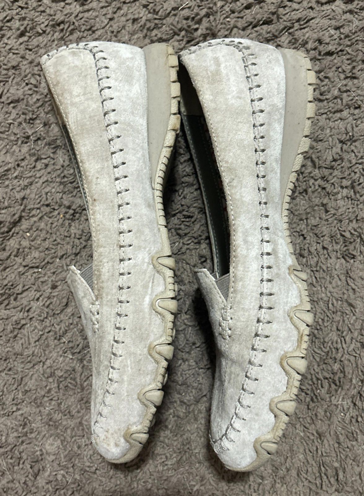 SKECHERS SKECHERS Relaxed Fit Memory Foam Beige Suede Women's Sz9 Size US 9 / IT 39 - 3 Thumbnail