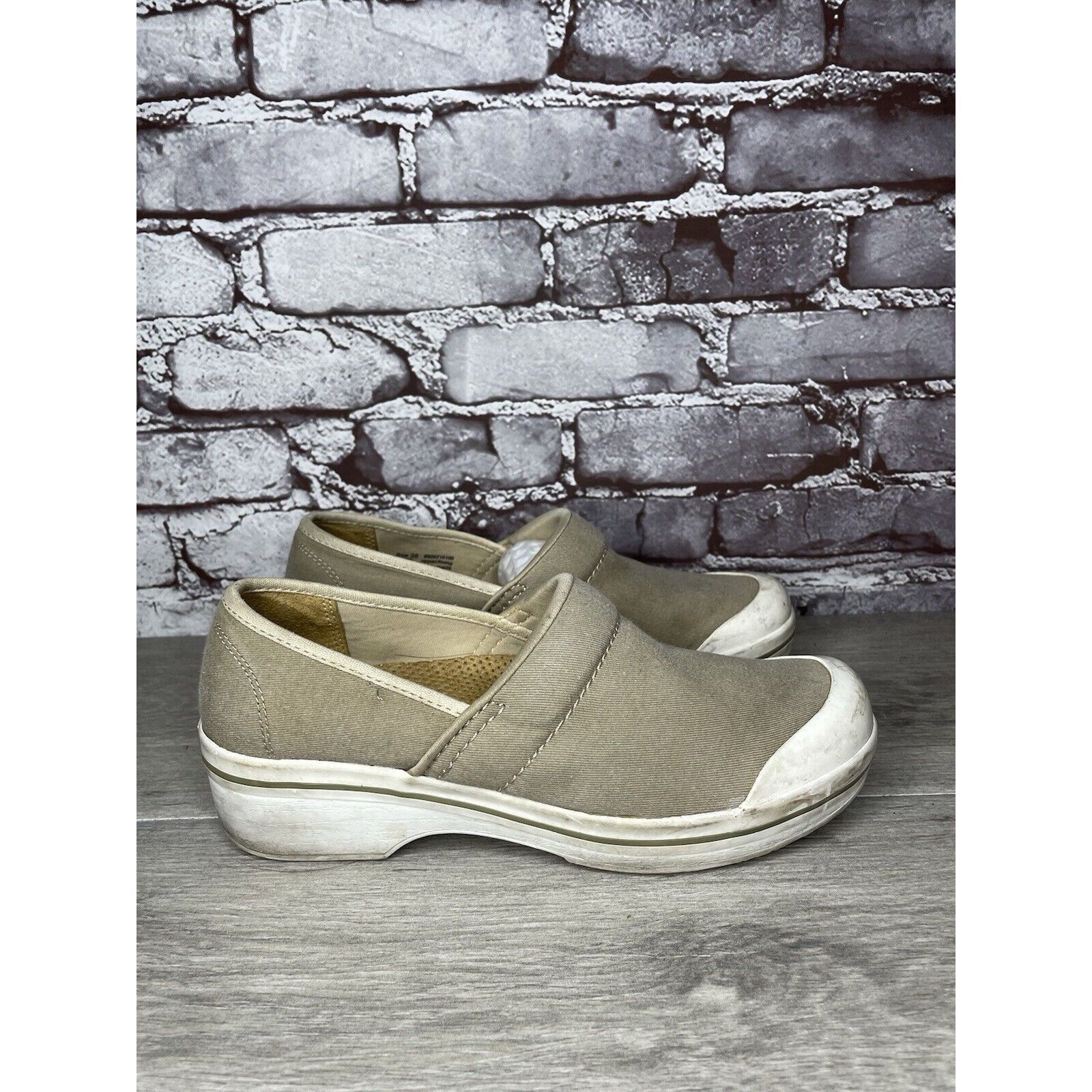 Other Dansko Volley Vegan Tan Beige Khaki Canvas Non Slip Clogs Wo Size US 8.5 / IT 38.5 - 5 Thumbnail