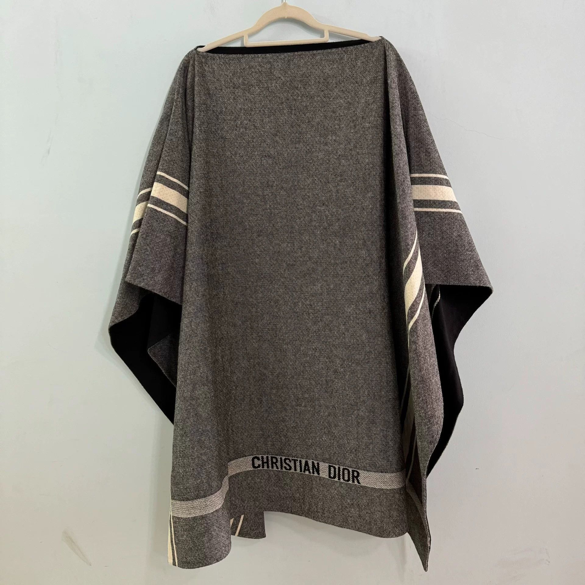 Dior Dior Gray Printed Cape M Size M / US 6-8 / IT 42-44 - 1 Thumbnail