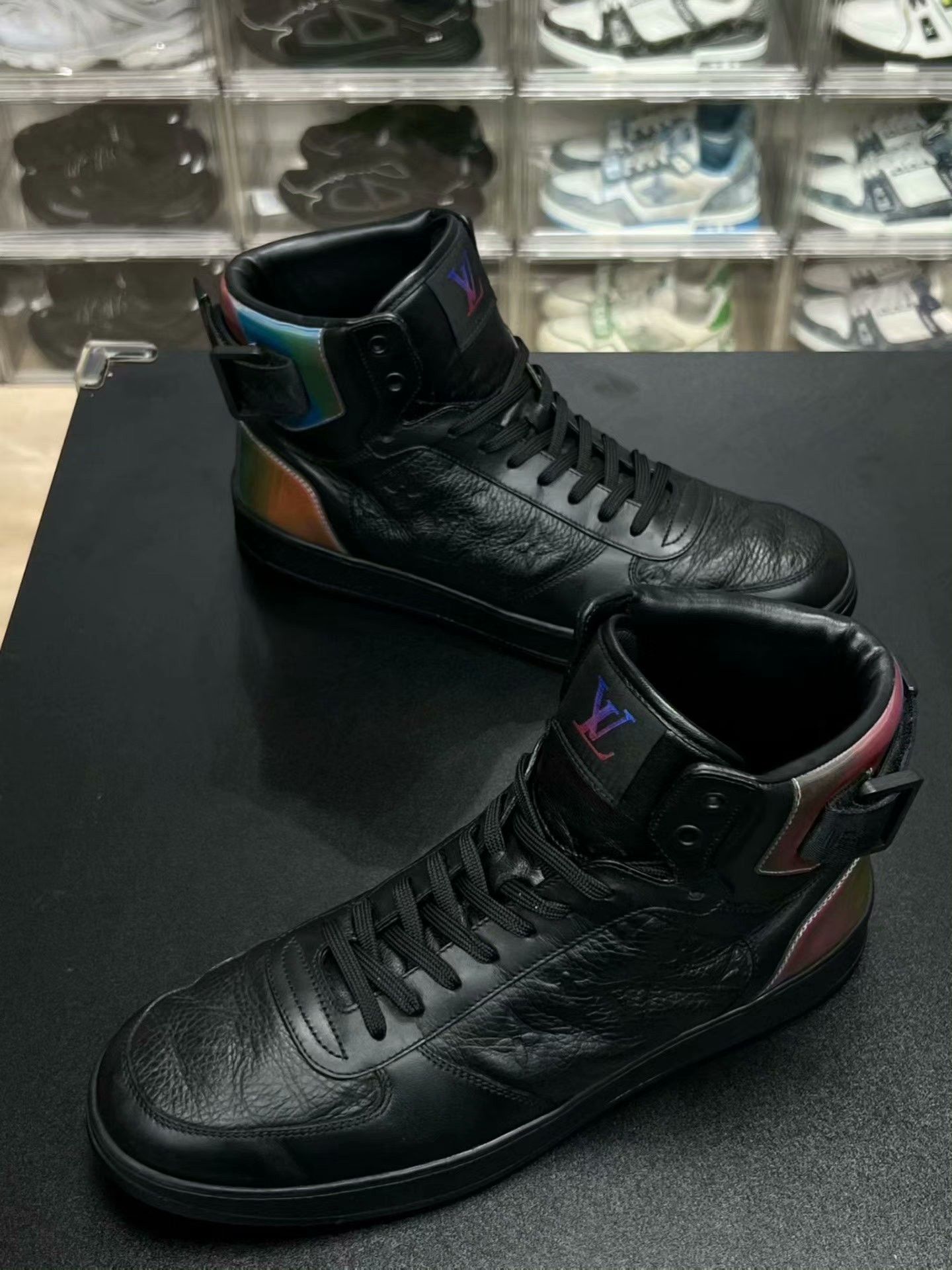 Louis Vuitton Louis Vuitton Black Hitop Sneakers 42 Men Size US 9 / EU 42 - 1 Thumbnail