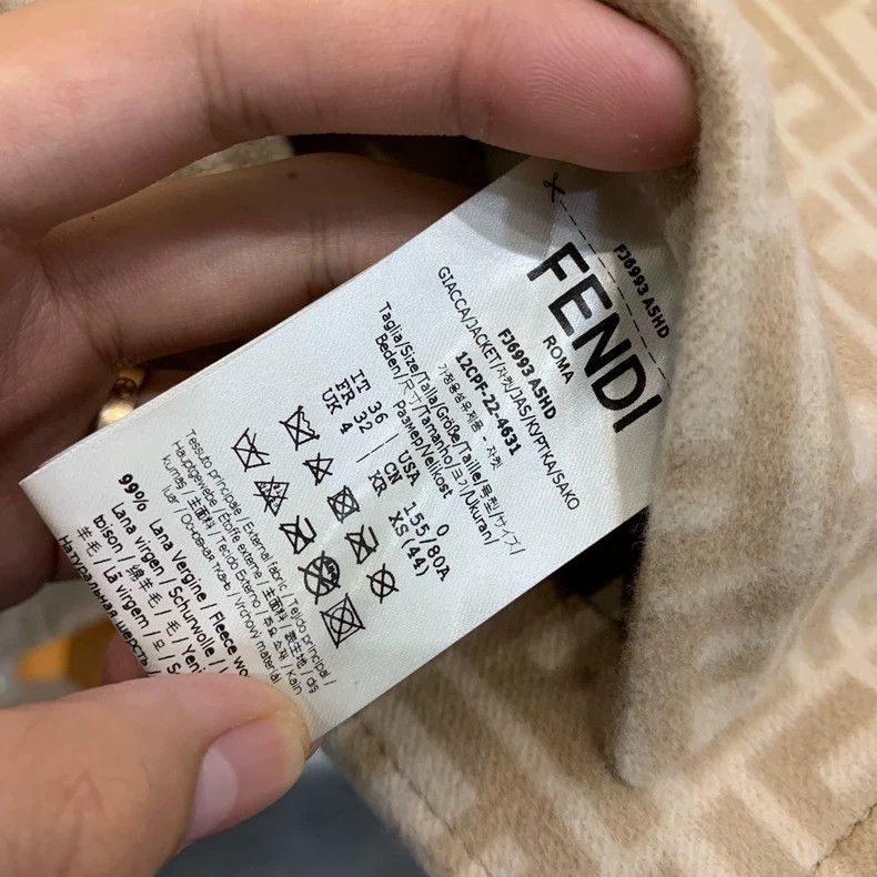 Fendi FENDI Winter and autumn short coat with hood and windbreak Size XS / US 0-2 / IT 36-38 - 4 Thumbnail