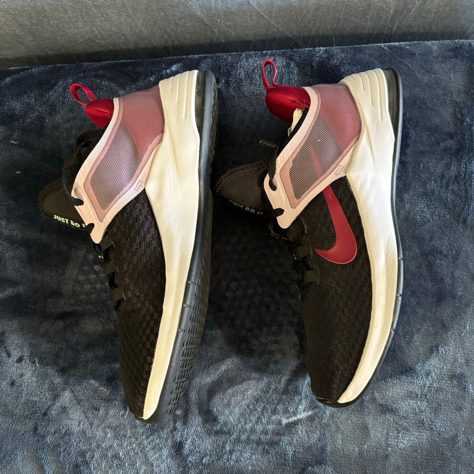 Nike Nike Air Max Bella TR 2 Valentines Womens 8 Athletic Running Size US 8 / IT 38 - 2 Thumbnail