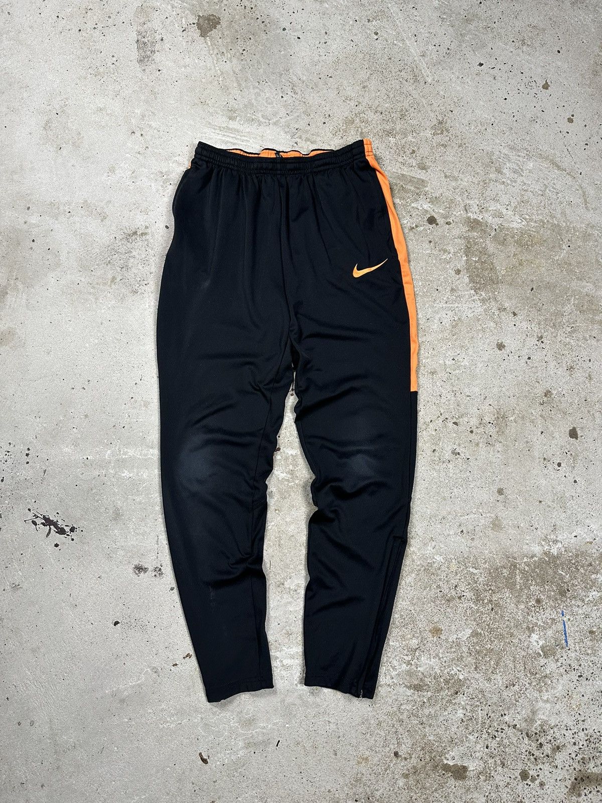 Black and orange nike joggers online