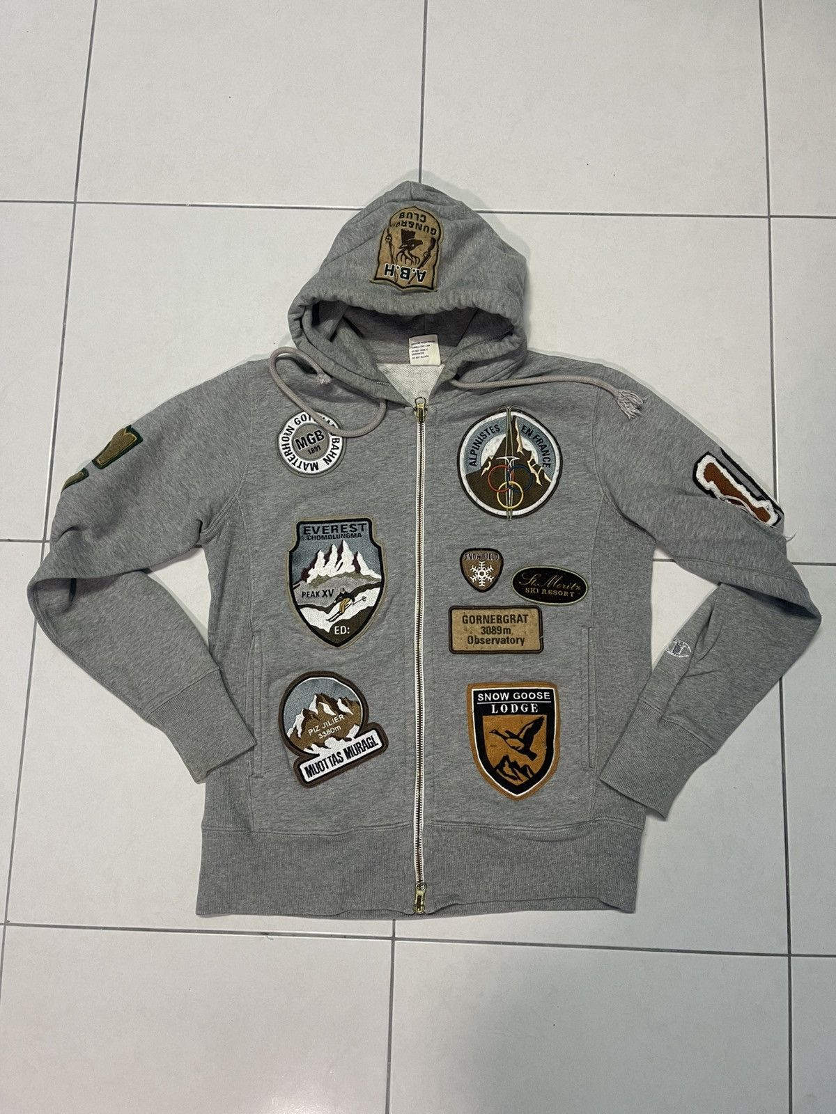 Champion 🔥HOT🔥VINTAGE CHAMPION WORLDWIDE PATCHES VERY RARE Size US M / EU 48-50 / 2 - 1 Thumbnail
