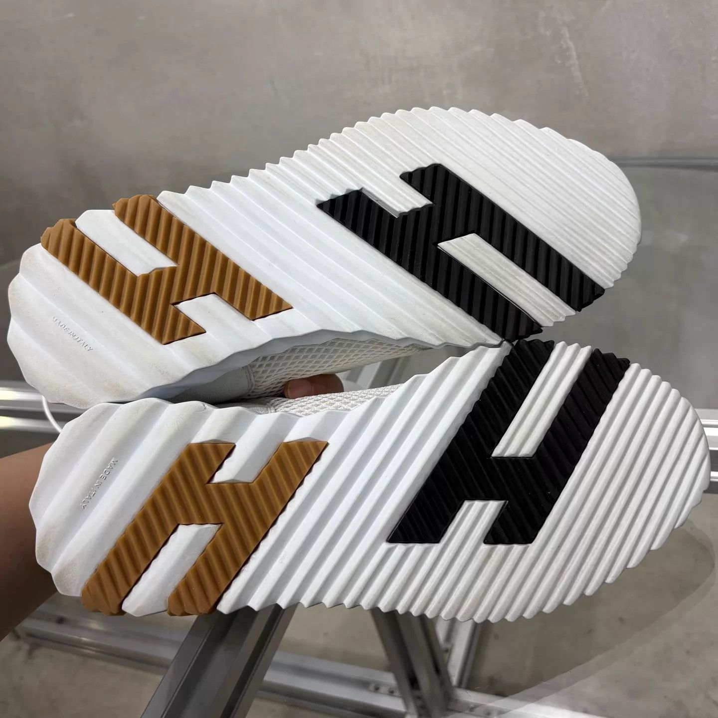 Hermes Hermes Bouncing White Sneaker 37.5 YH25945 Size US 7 / IT 37 - 7 Thumbnail