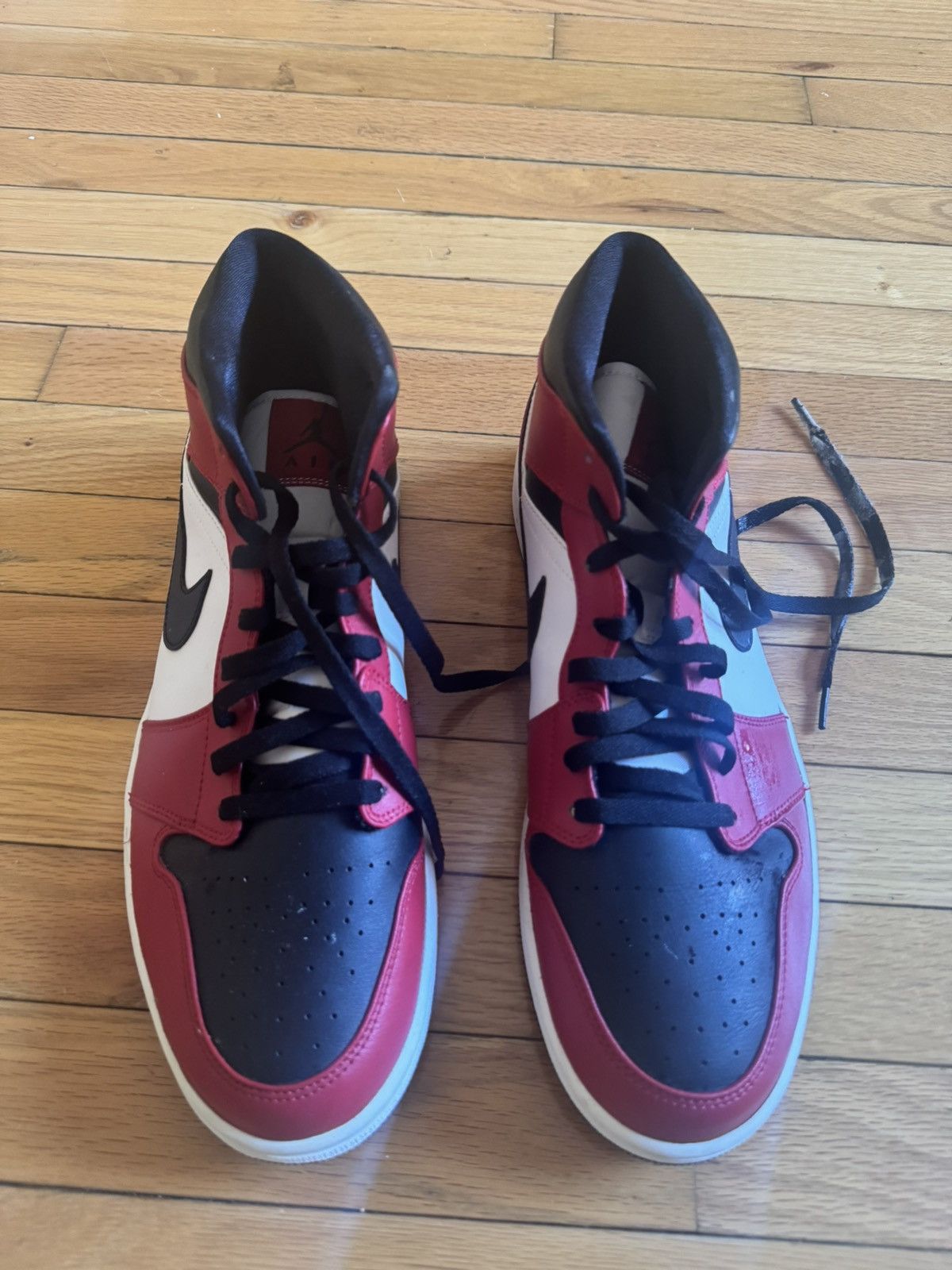 Jordan Brand Air Jordan 1 Mid ‘Chicago Black Toe’ - Size US 13 M Size US 13 / EU 46 - 5 Thumbnail