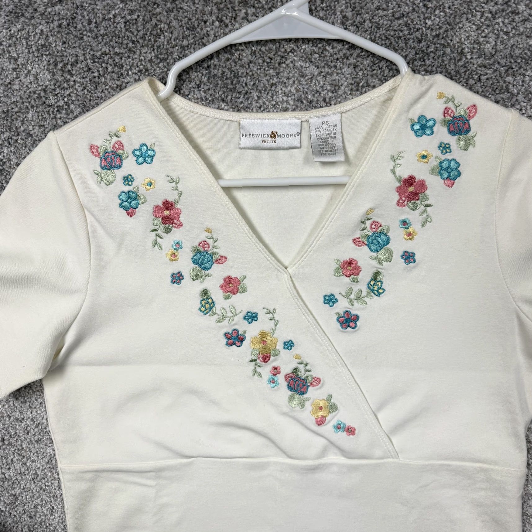Vintage VTG Preswick & Moore Top Womens PS Petite White Floral Embroidered Boho Chic T-Shirt Short Sleeve V-Neck Size S / US 4 / IT 40 - 5 Thumbnail