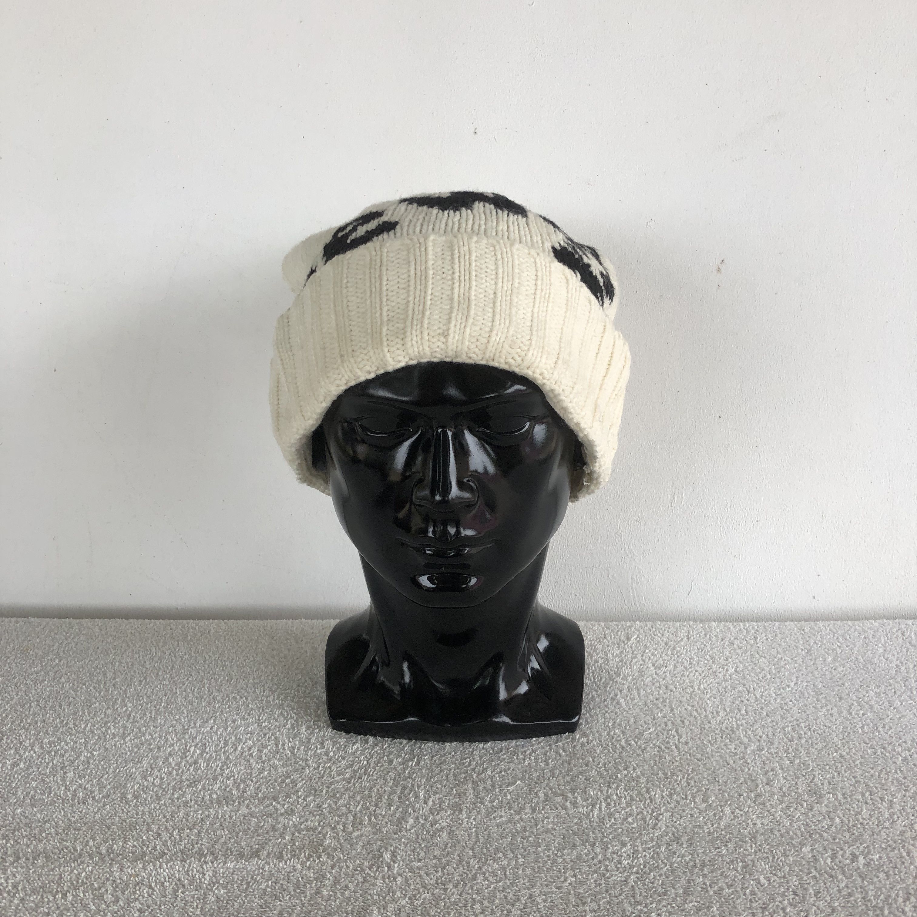 Japanese Brand Vintage Y2K One Way Sexy Delicious Beanie Snow Caps Hats Size ONE SIZE - 2 Thumbnail