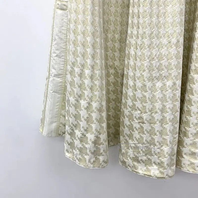Dior Dior Beige Women's Half Skirt . Size 23" - 4 Thumbnail