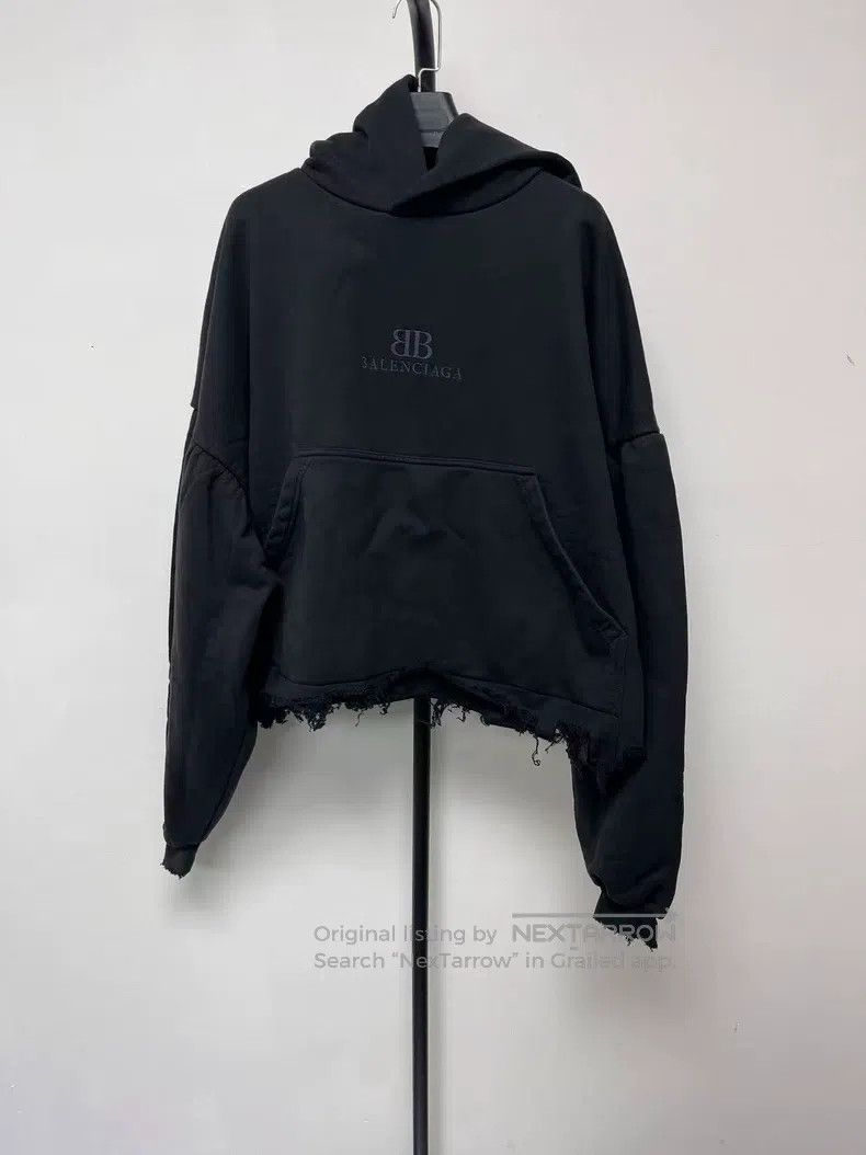 Balenciaga Balenciaga Logo Badge Hooded Raglan Sleeve Long Sleeve Swe Size L / US 10 / IT 46 - 1 Thumbnail