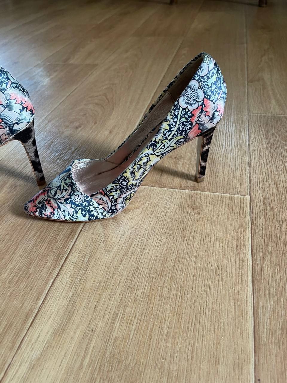 Just Cavalli Just Cavalli Heels Size US 4 / IT 34 - 6 Thumbnail
