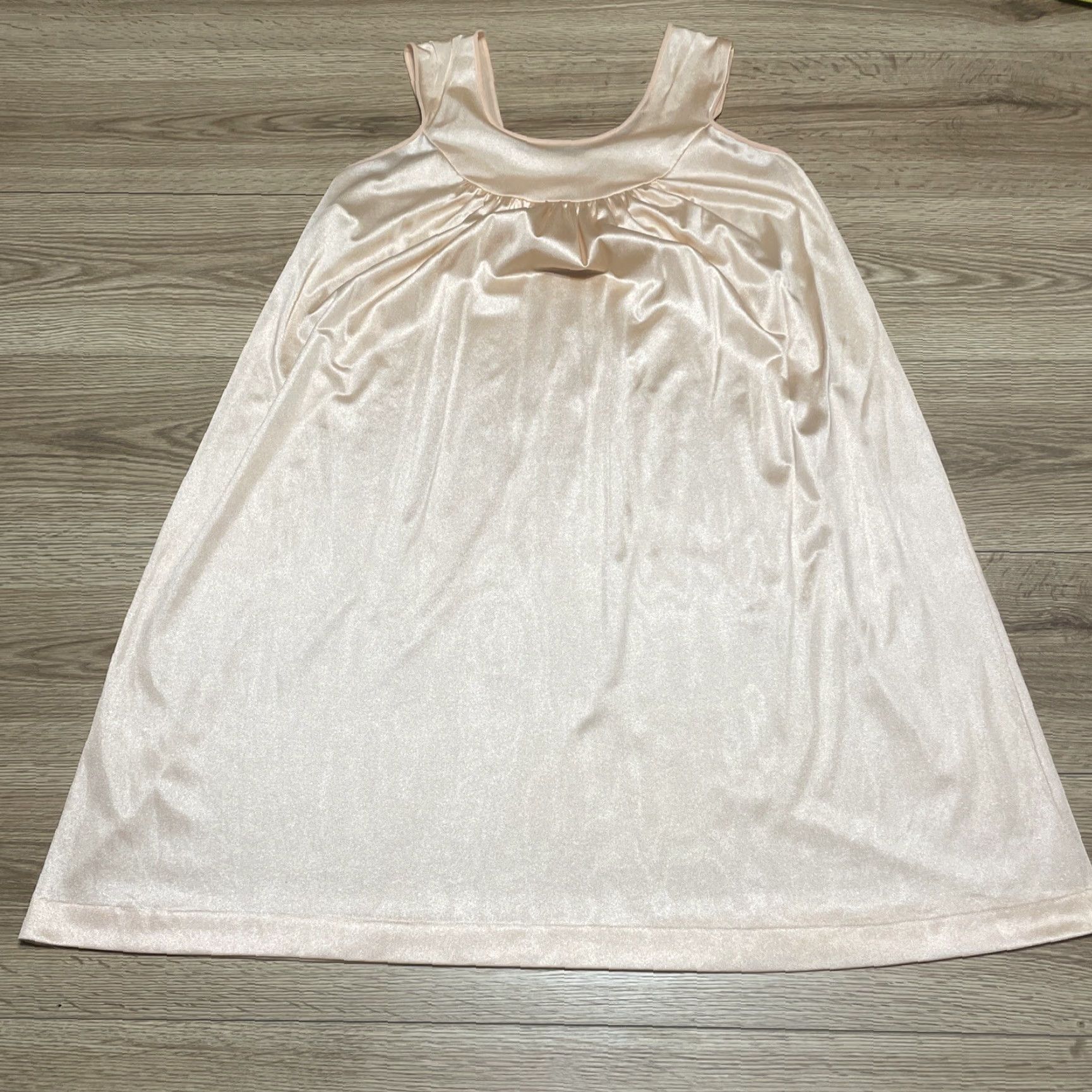 Vintage VINTAGE Lorraine Women's Sleepwear Nightgown Sleeveless Medium Pale Peach Intimates Nightgown 1980s Size ONE SIZE - 6 Thumbnail