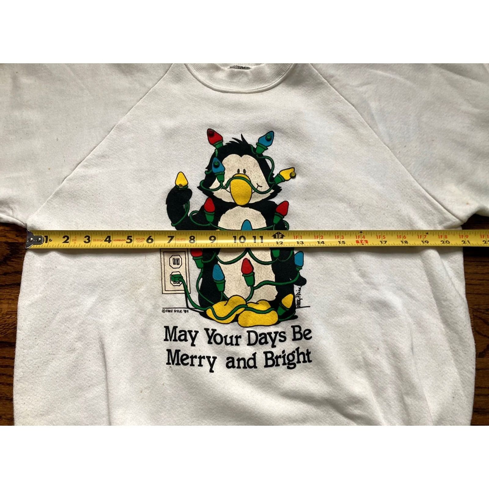 Vintage VINTAGE Light Up Christmas Sweatshirt L White 1980s Screen Stars Funny Penguins Xmas Size US L / EU 52-54 / 3 - 6 Thumbnail