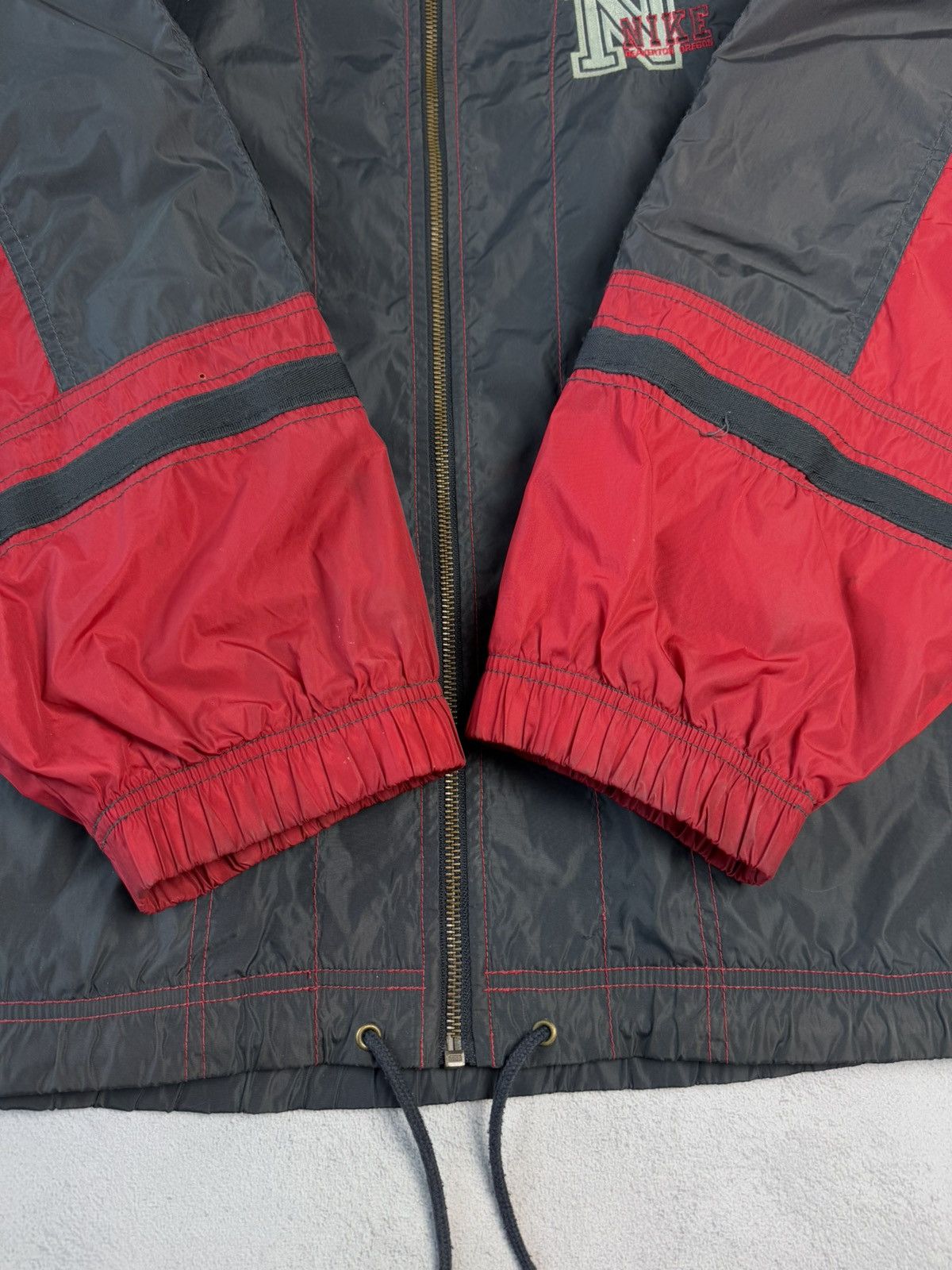 Nike Vintage 90s Nike Beaverton Oregon Nylon Track Jacket Size US L / EU 52-54 / 3 - 6 Thumbnail