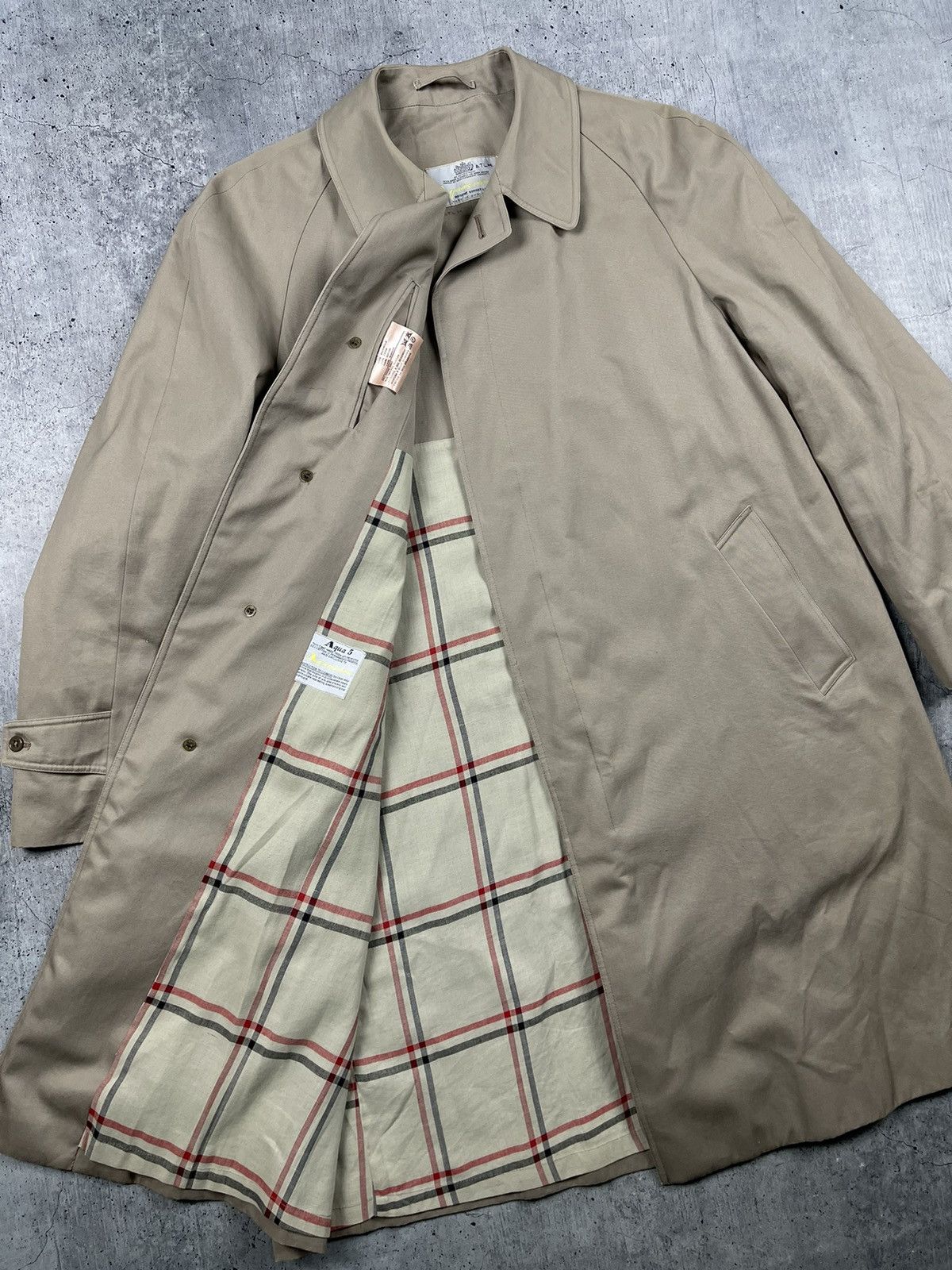 Aquascutum 🔥 VINTAGE AQUASCUTUM TRENCH COAT MADE IN ENGLAND Size US XL / EU 56 / 4 - 6 Thumbnail