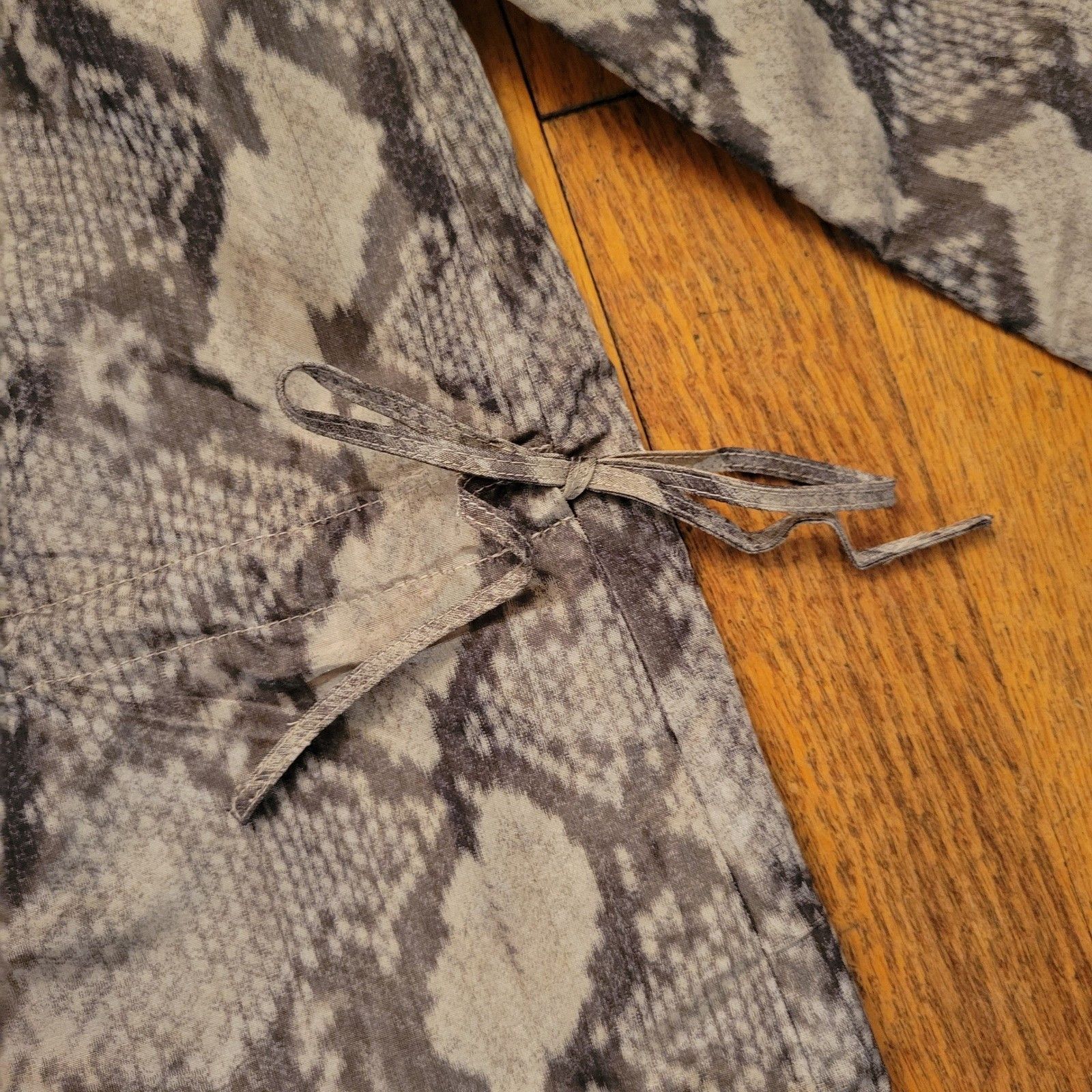 St. John St John Gray Snakeskin Utility Jacket Sport S Windbreaker Size S / US 4 / IT 40 - 5 Thumbnail