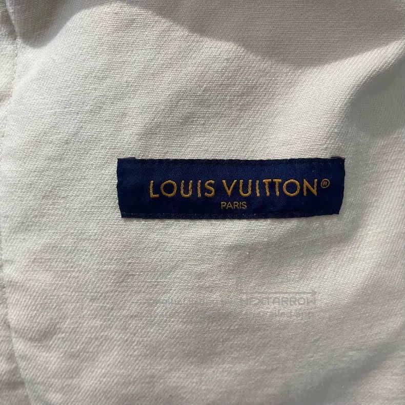 Louis Vuitton Louis Vuitton 23 New Beige logo printed short sleeve shirt Size US S / EU 44-46 / 1 - 4 Thumbnail