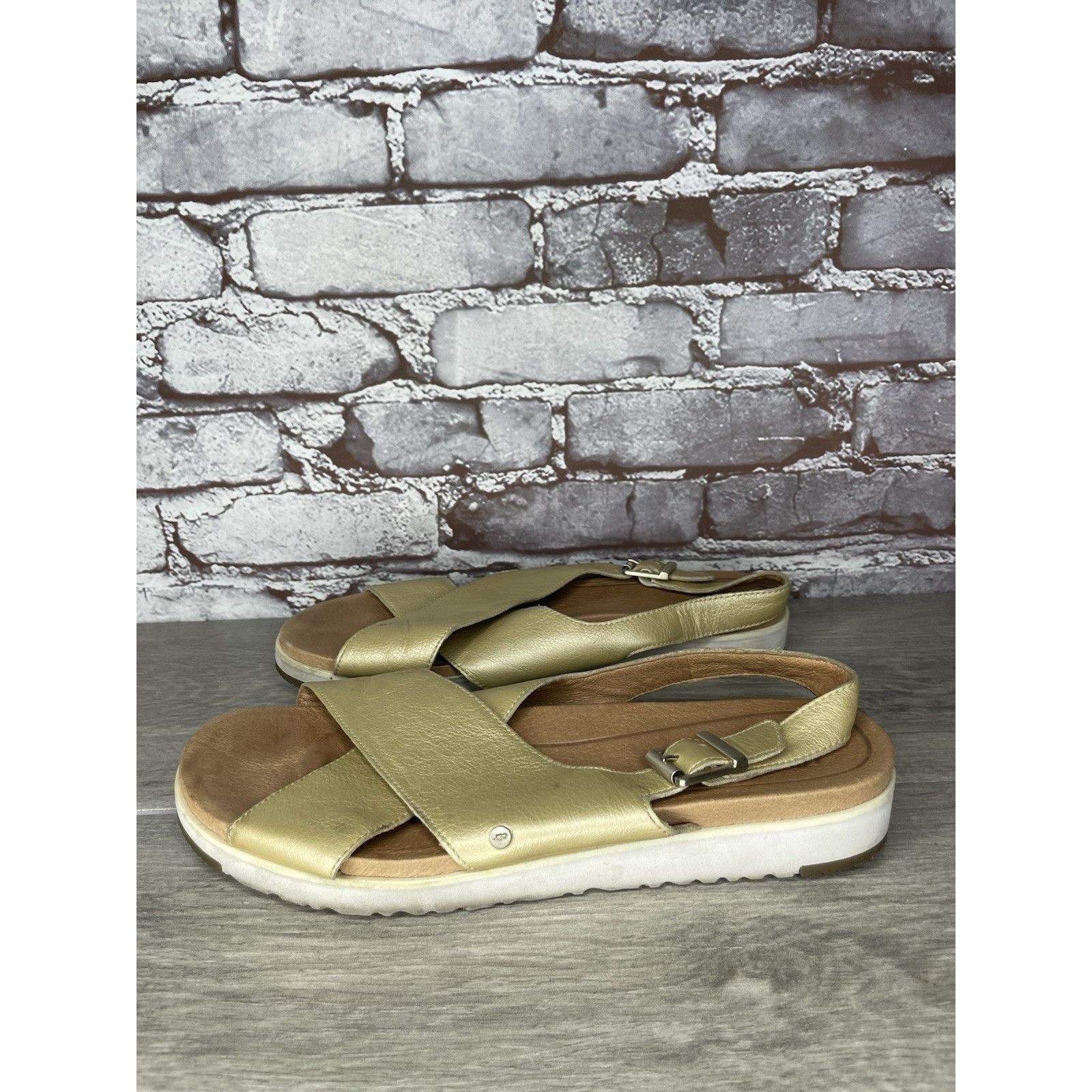 Ugg UGG Gold Leather Kamile Cross Strap Comfort Sandals Women Sz Size US 10 / IT 40 - 1 Thumbnail