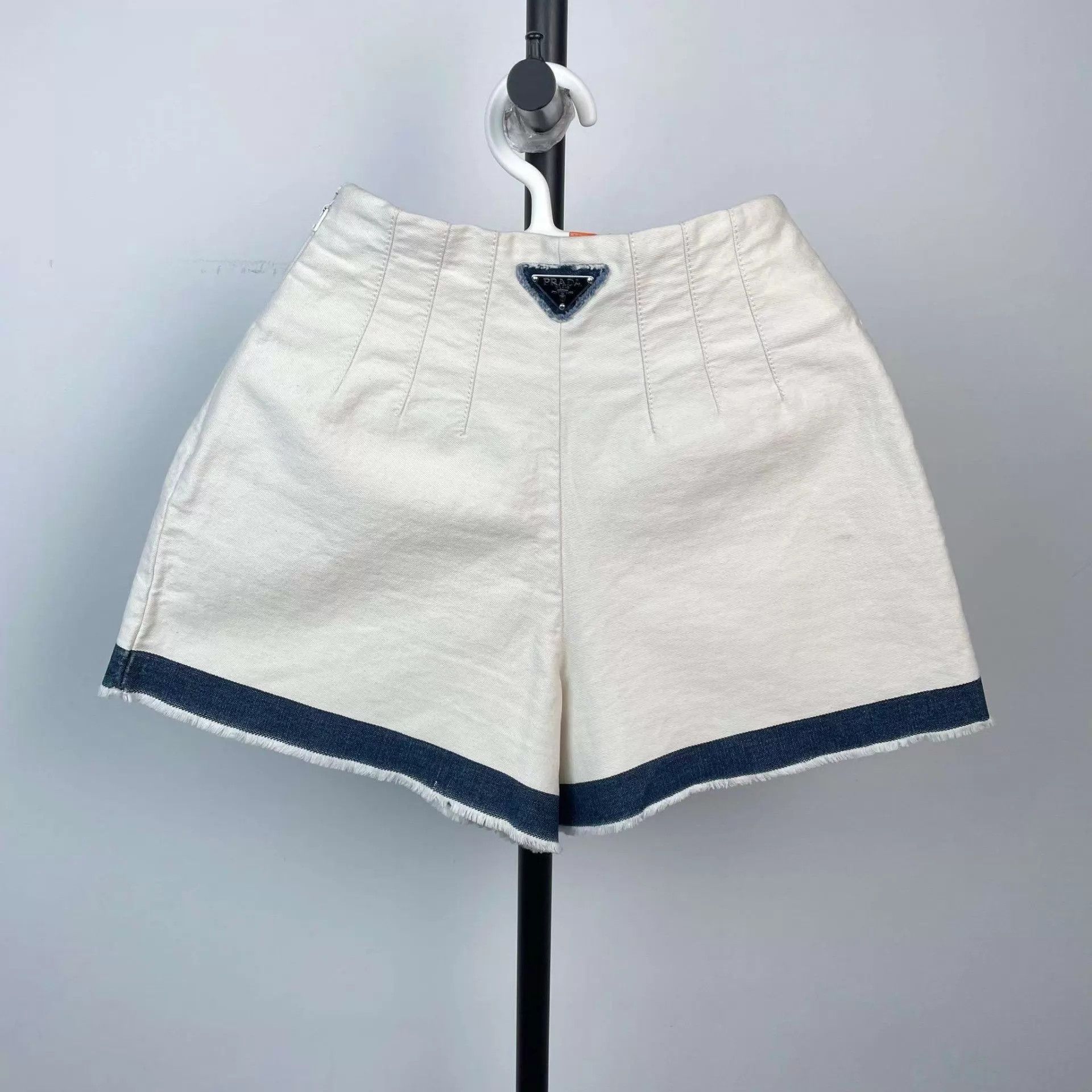 Prada Prada 95 New Triangle Logo Pantskirt Size 27" / US 4 / IT 40 - 1 Thumbnail
