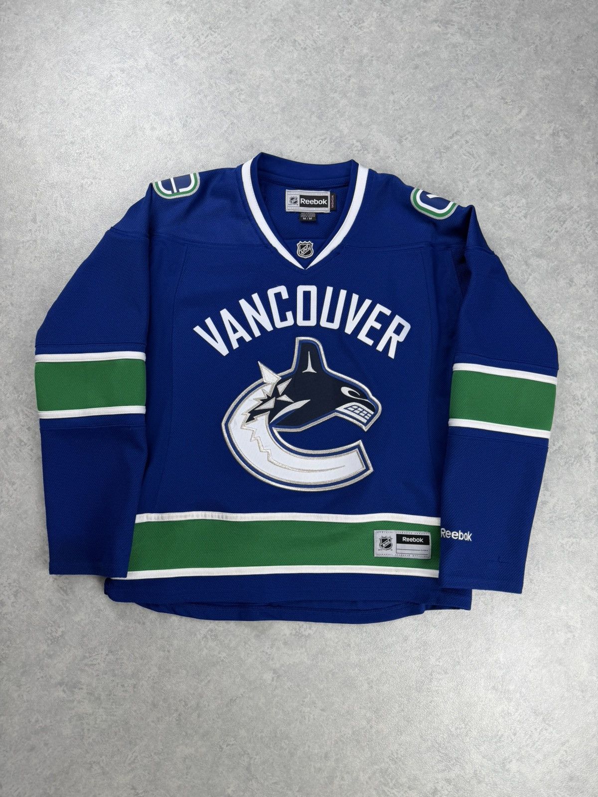 NHL Reebok NHL Vancouver Canucks Hockey Jersey Womens M Size M / US 6-8 / IT 42-44 - 1 Thumbnail