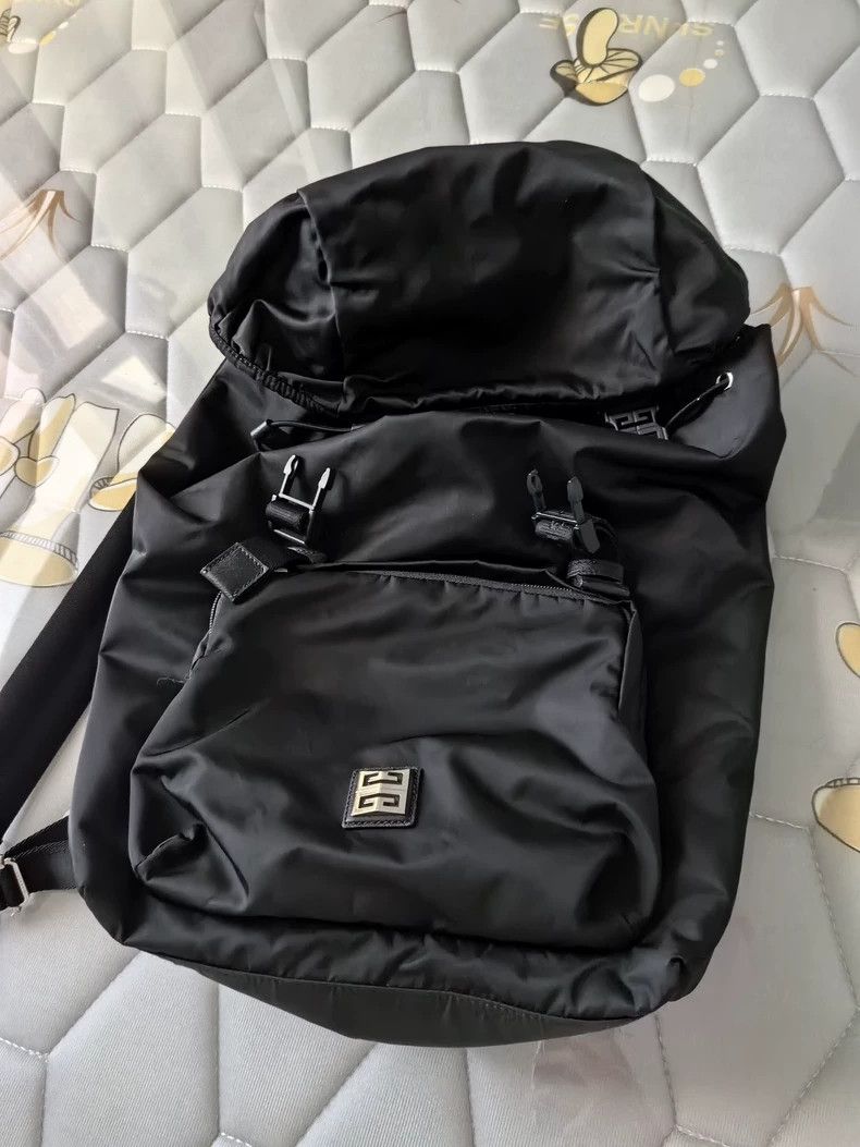 Givenchy Givenchy Metal Buckle and Jacquard Shoulder Strap Logo Buc Size ONE SIZE - 1 Thumbnail